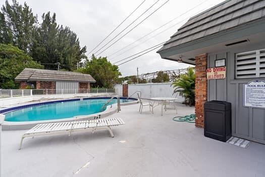 415 Pine Tree #16, Atlantis FL 33462