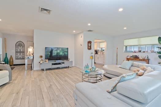 415 Pine Tree #16, Atlantis FL 33462