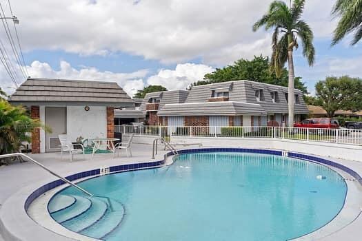 415 Pine Tree #16, Atlantis FL 33462