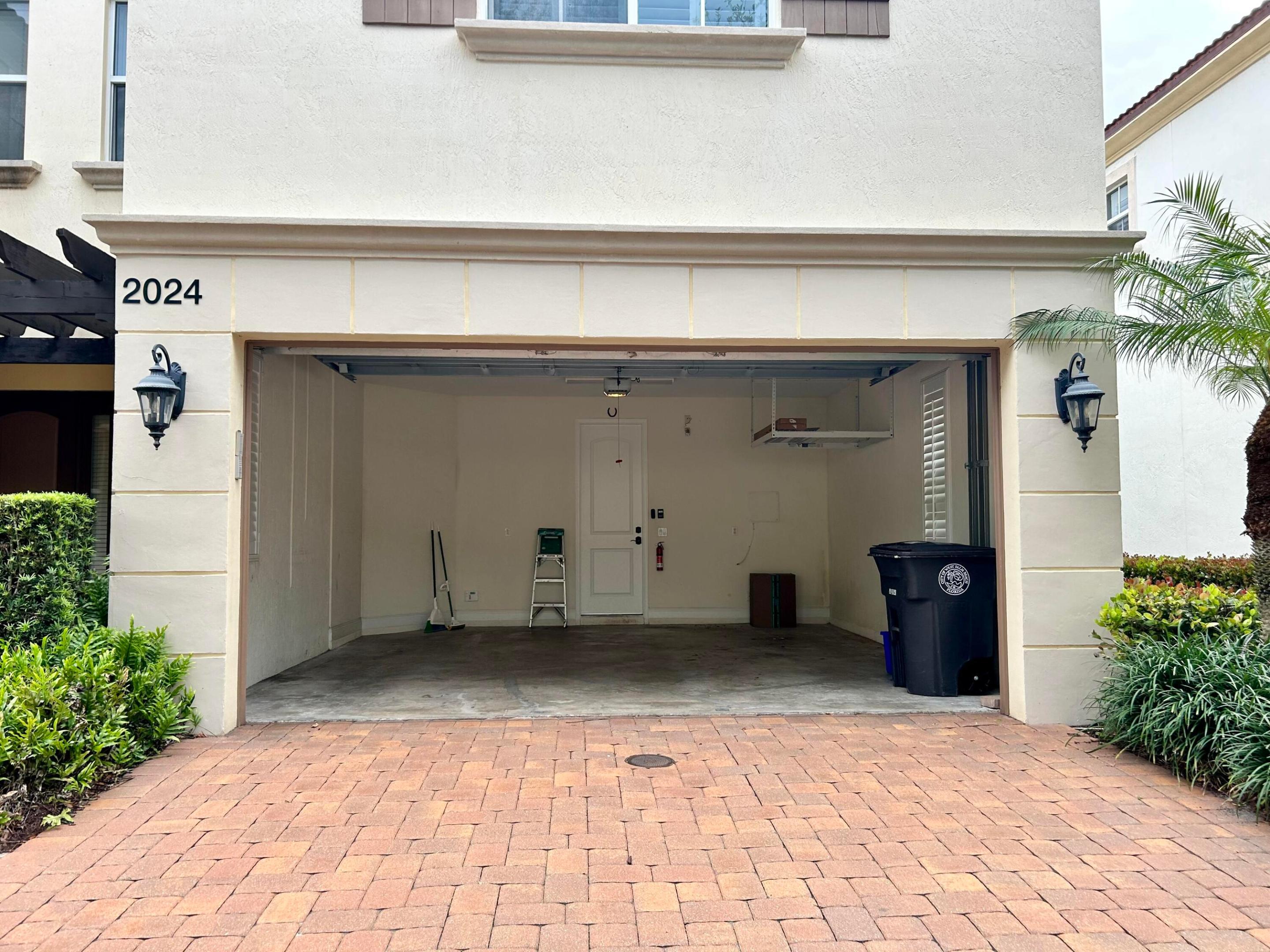 2024 FOXTAIL VIEW, West Palm Beach FL 33411