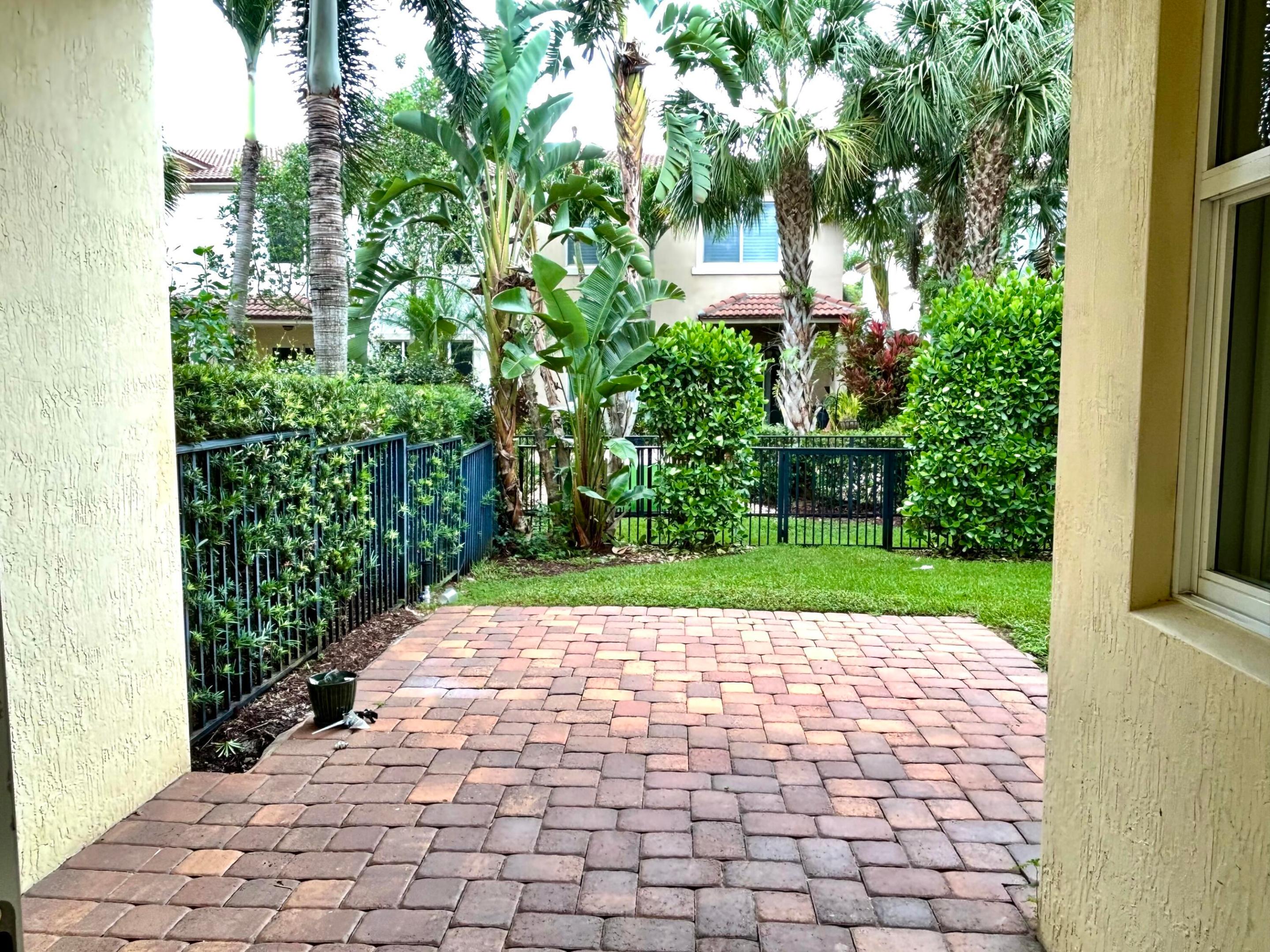 2024 FOXTAIL VIEW, West Palm Beach FL 33411