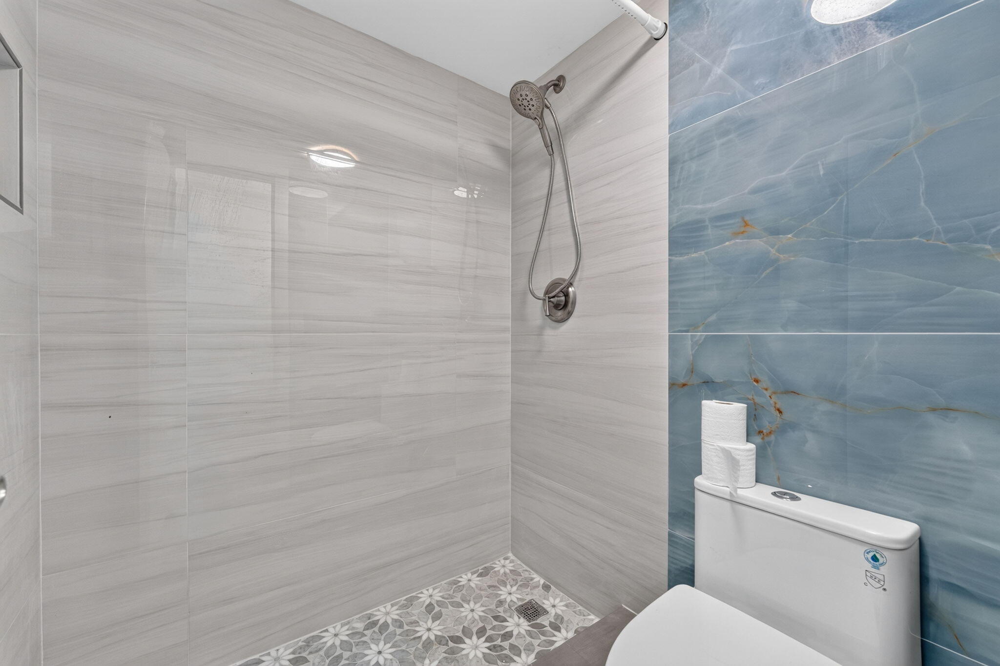 17051 NE 35TH #207, North Miami Beach FL 33160