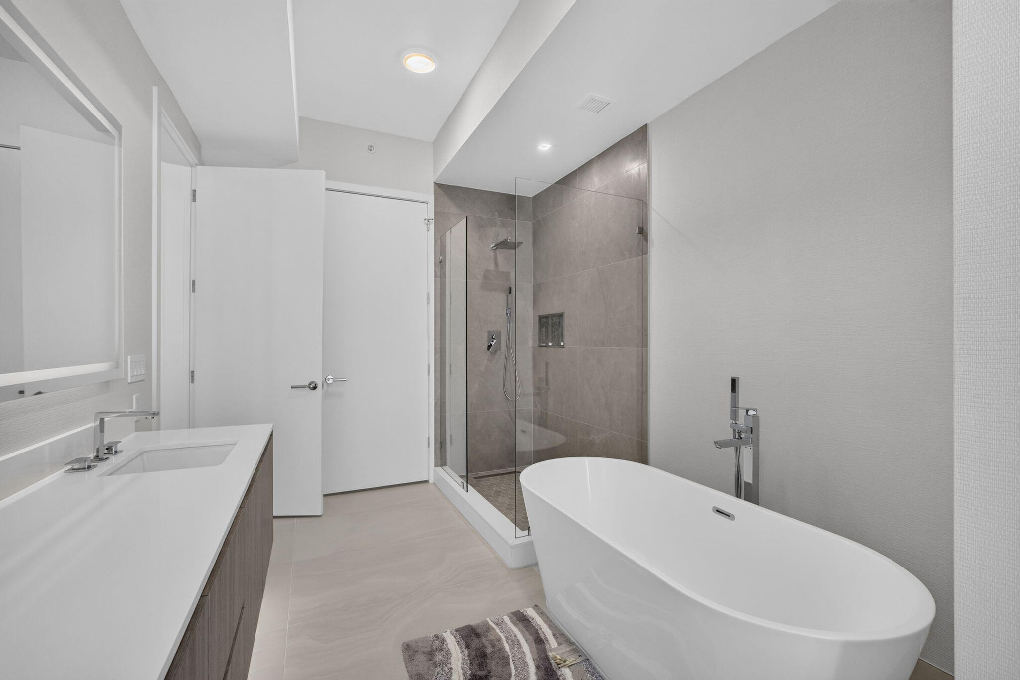220 Lake Shore #1702, Lake Park FL 33403