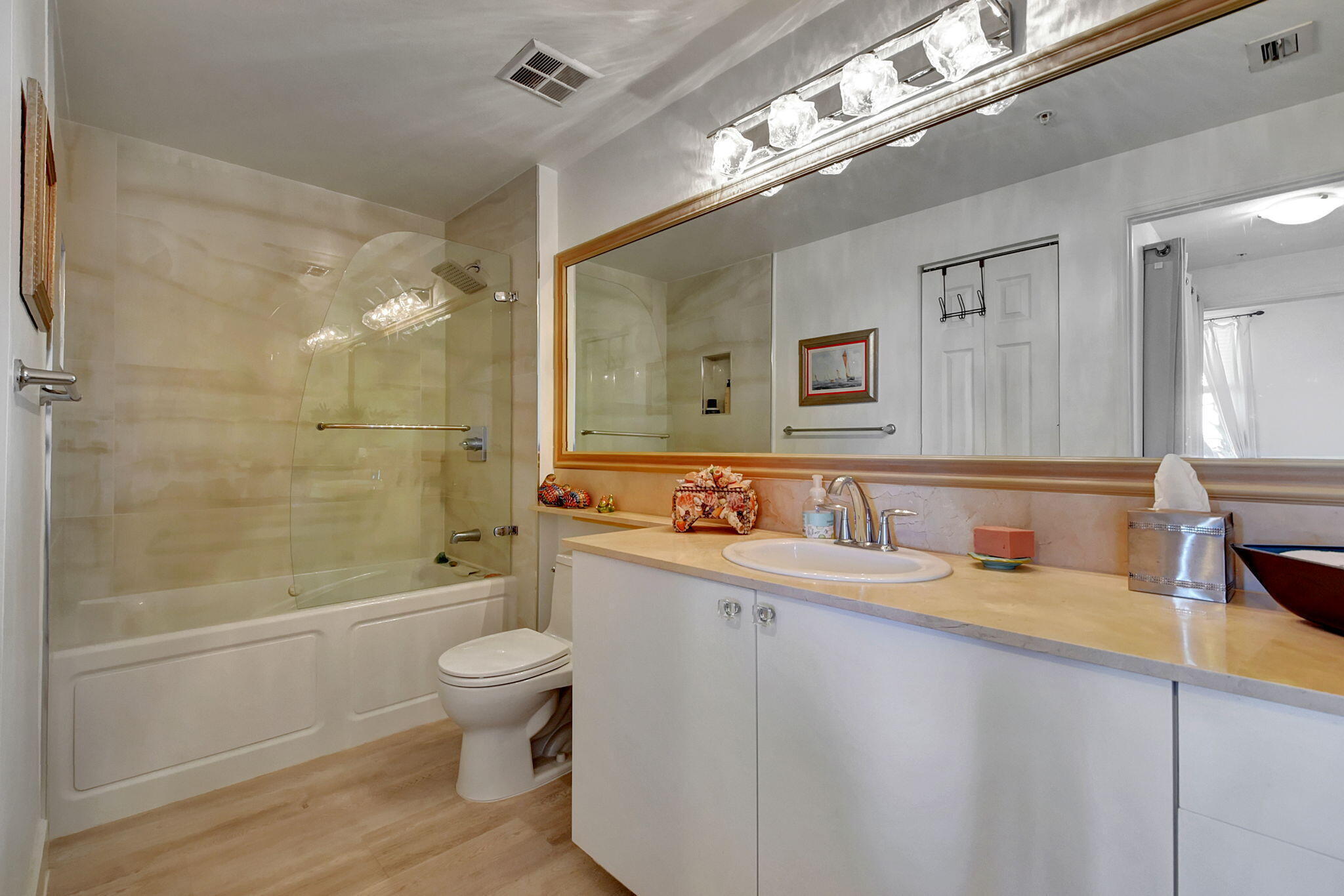 802 W WINDWARD #303, Lantana FL 33462