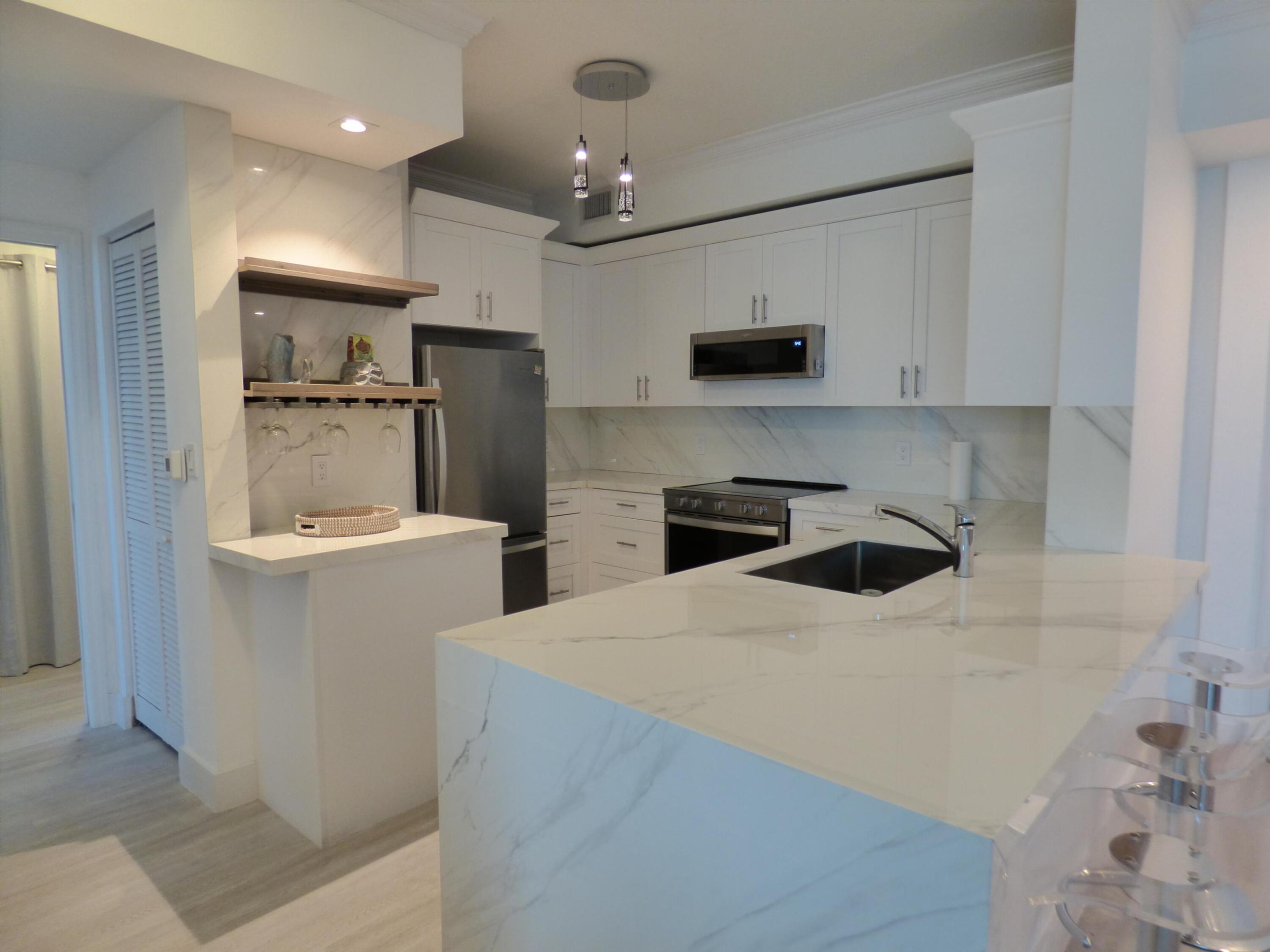 802 W WINDWARD #303, Lantana FL 33462