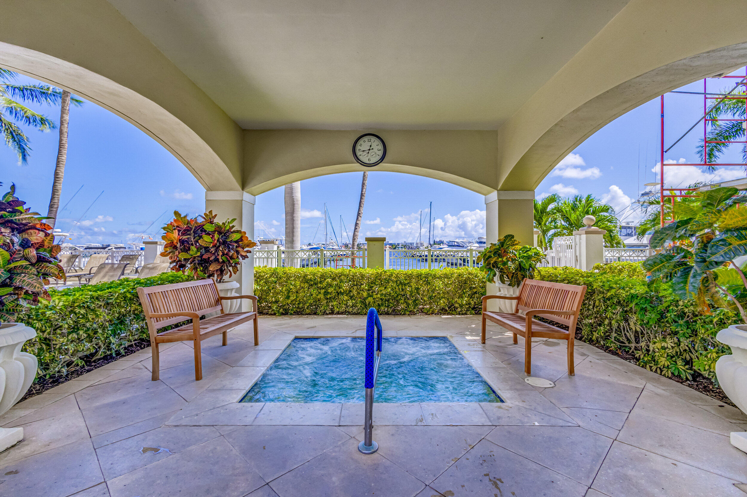 802 W WINDWARD #303, Lantana FL 33462