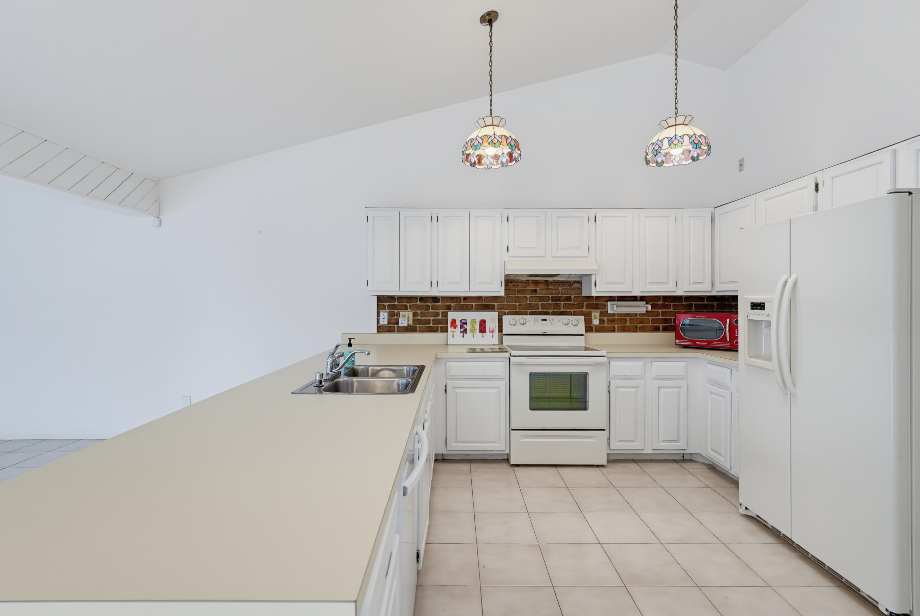 6846 BIANCHINI, Boca Raton FL 33433