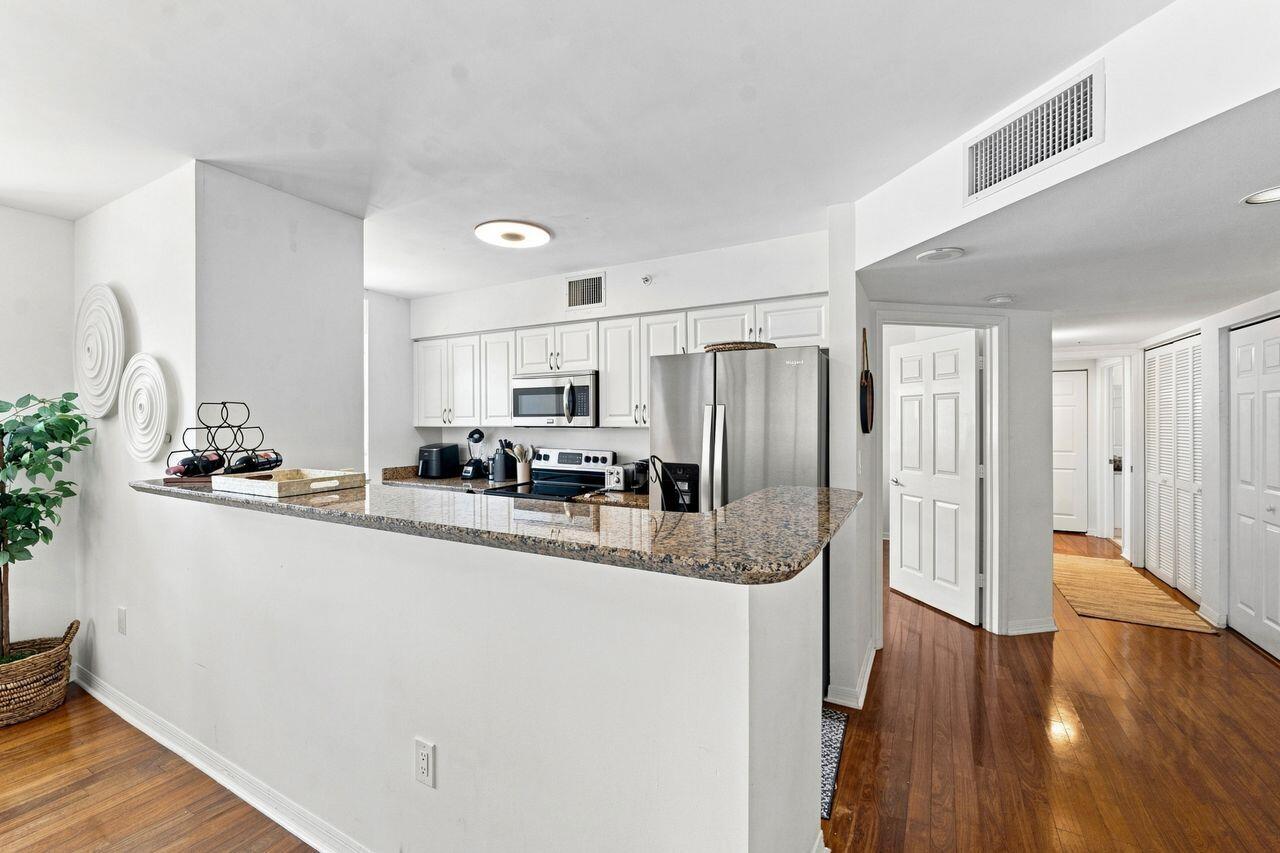 1155 BRICKELL BAY #2802, Miami FL 33131
