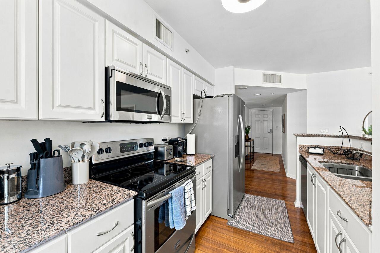 1155 BRICKELL BAY #2802, Miami FL 33131