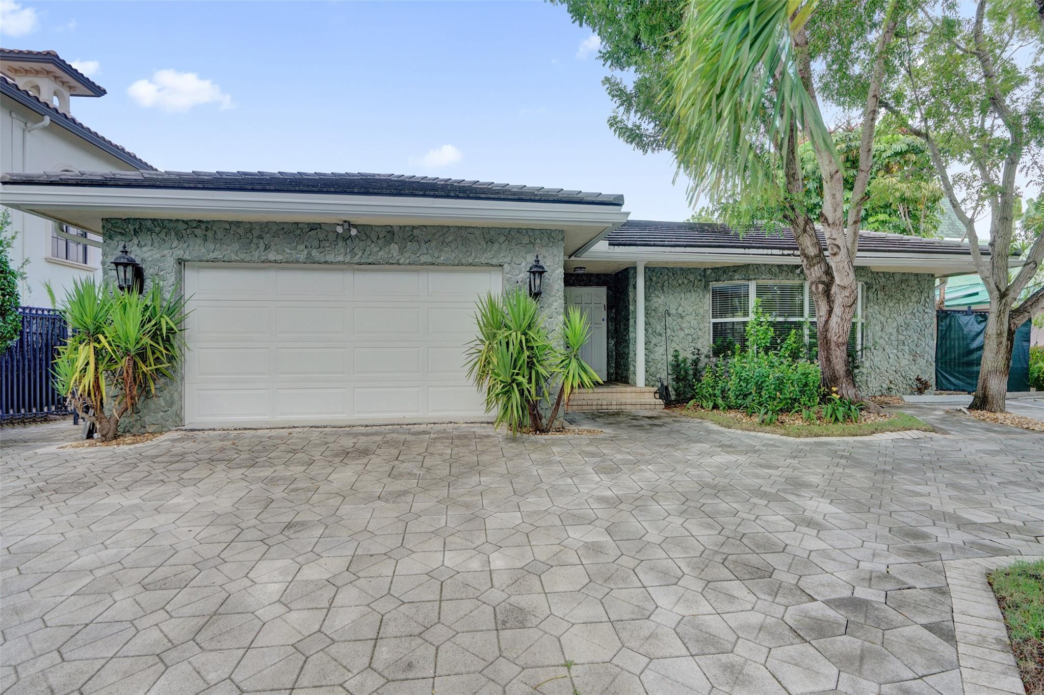 2427 Sea Island, Fort Lauderdale FL 33301