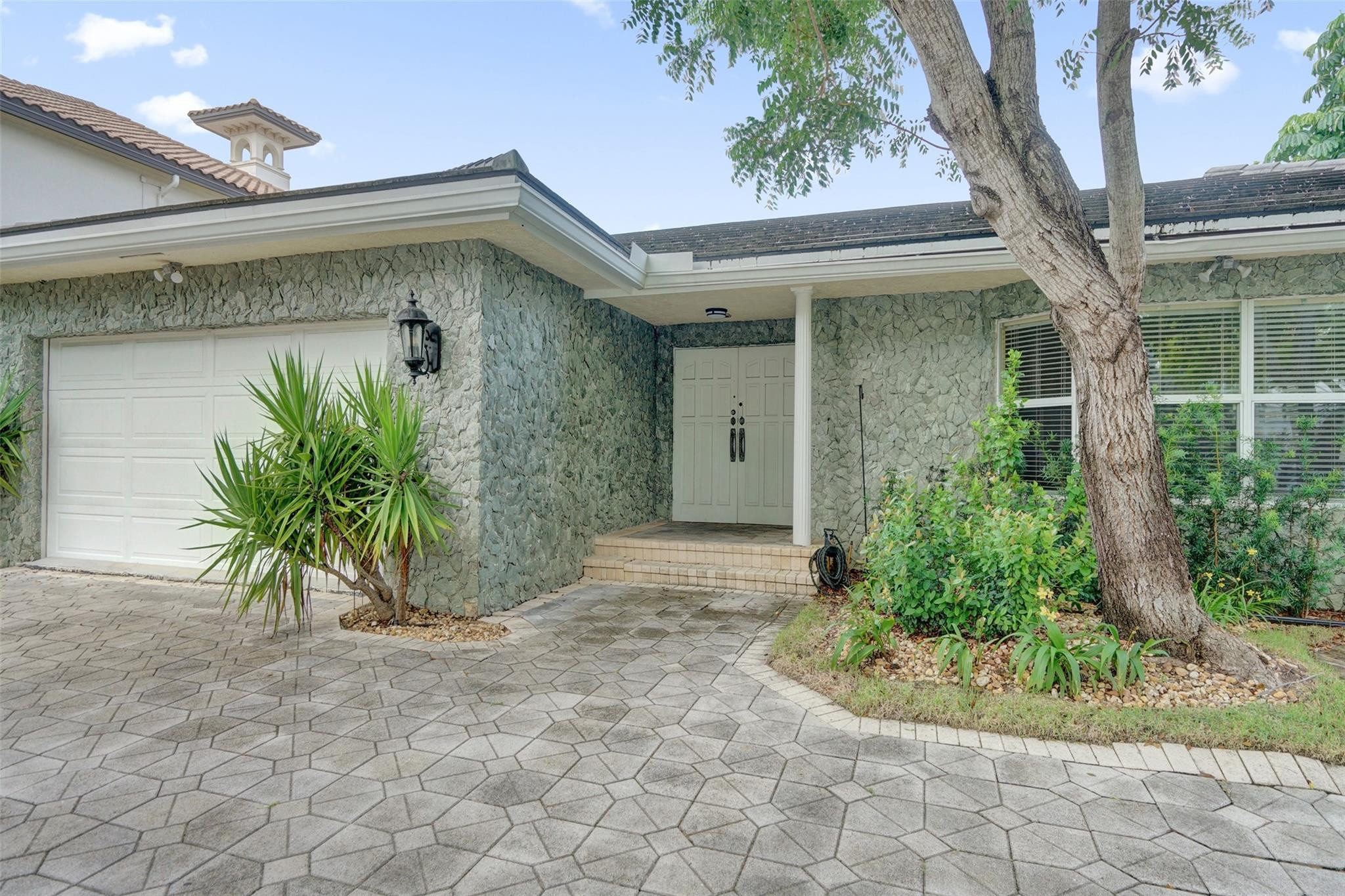 2427 Sea Island, Fort Lauderdale FL 33301
