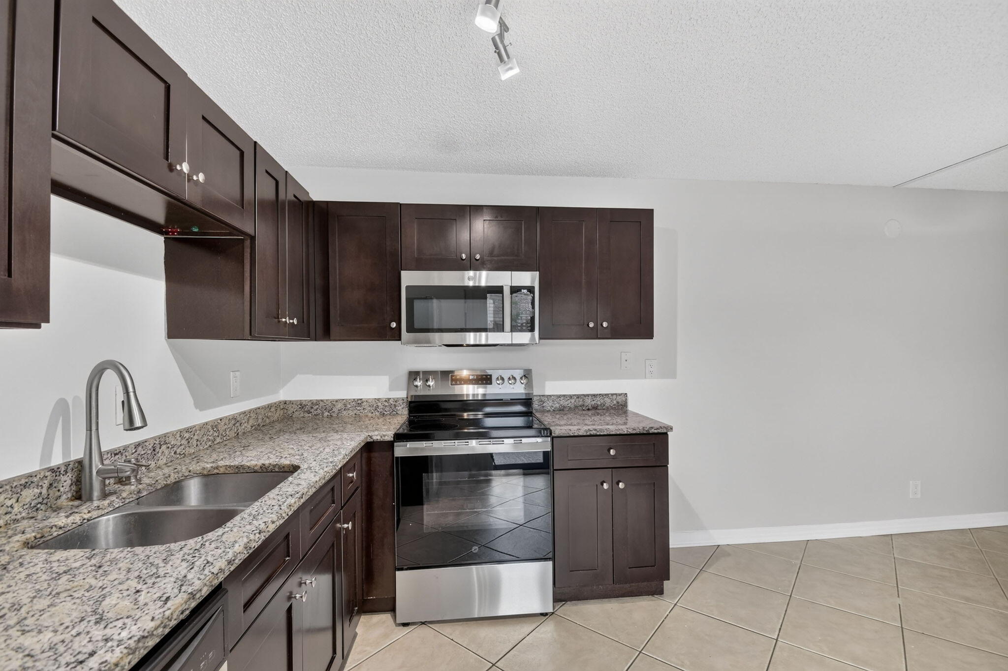 744 SPRINGDALE, Palm Springs FL 33461