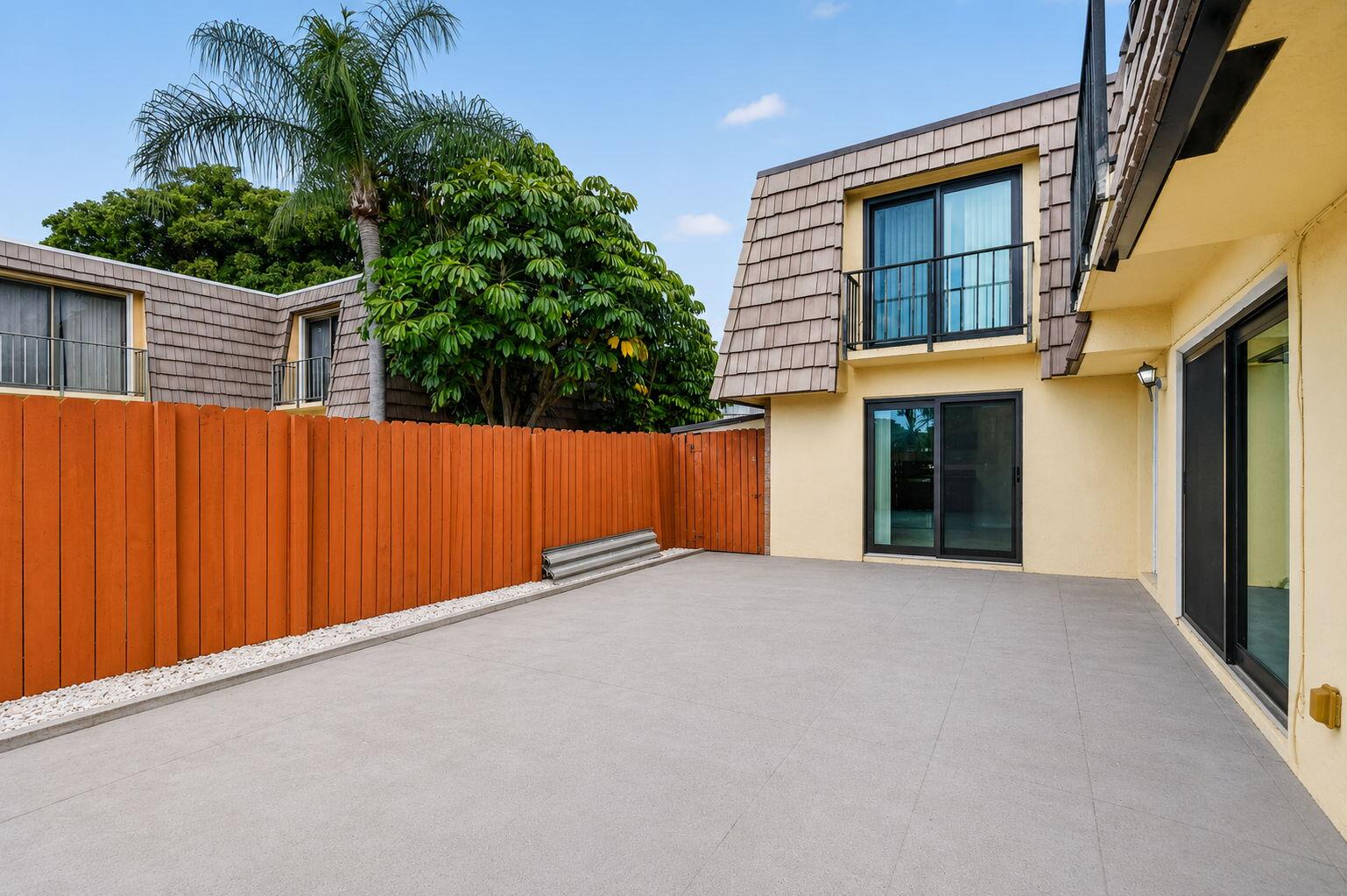 744 SPRINGDALE, Palm Springs FL 33461