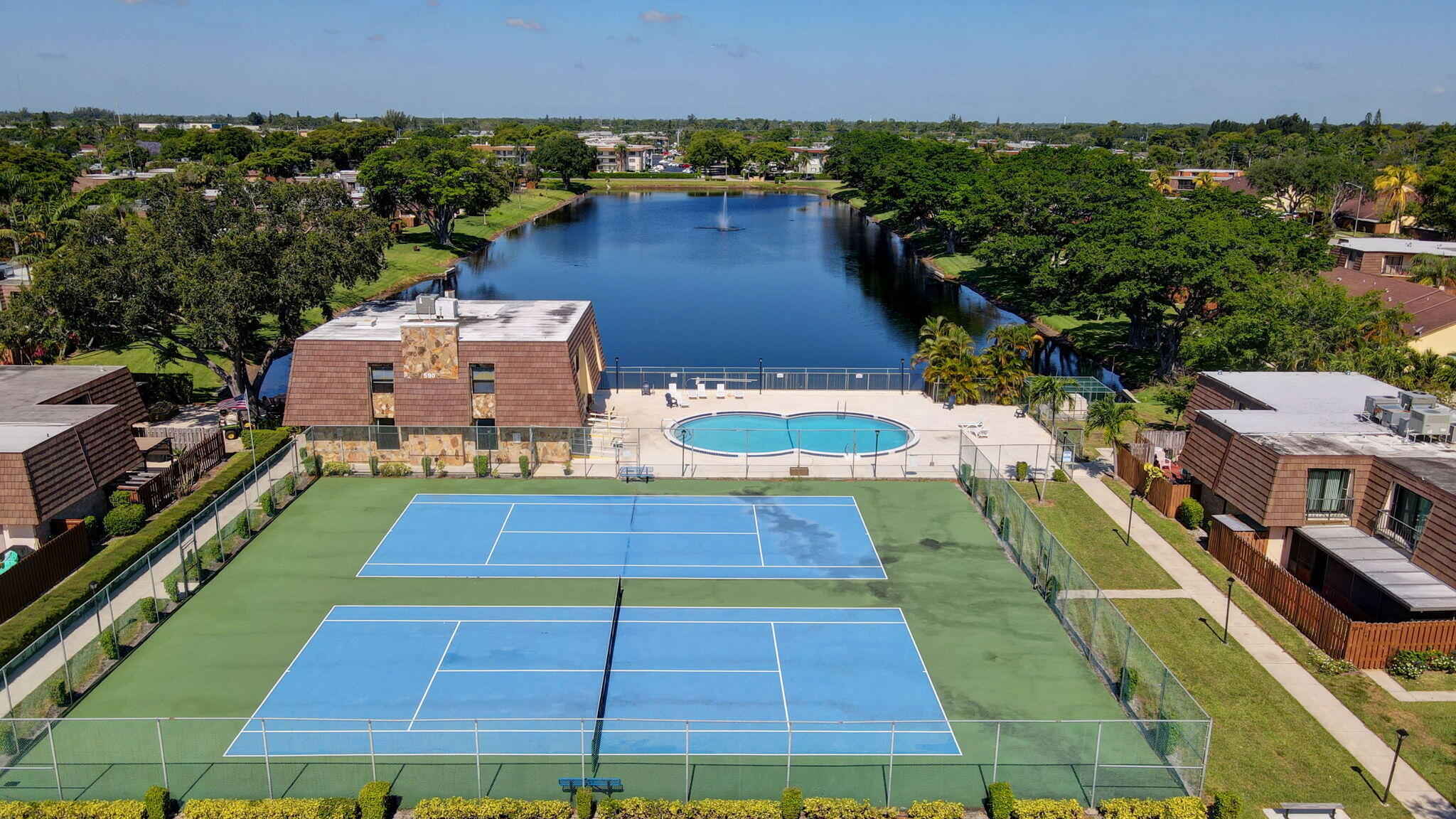 744 SPRINGDALE, Palm Springs FL 33461