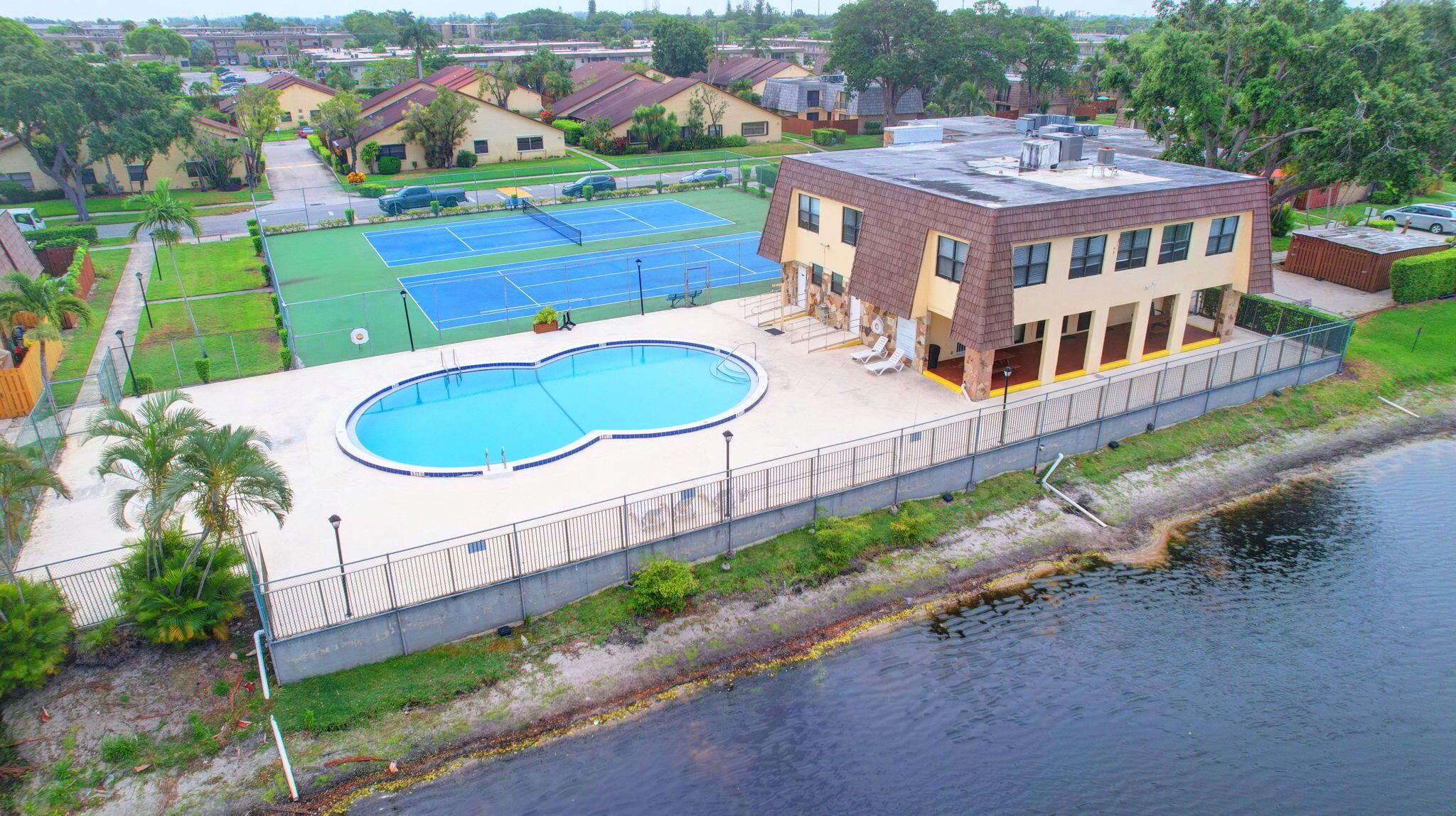 744 SPRINGDALE, Palm Springs FL 33461