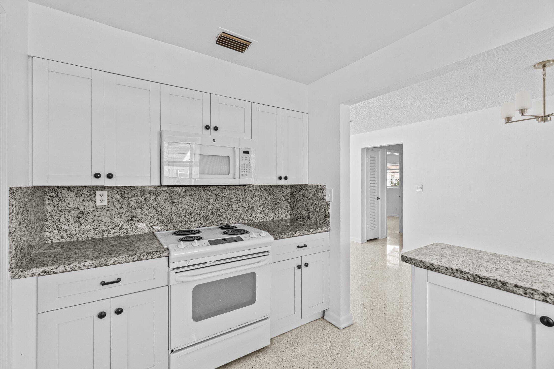 211 Sunrise #5, Lantana FL 33460