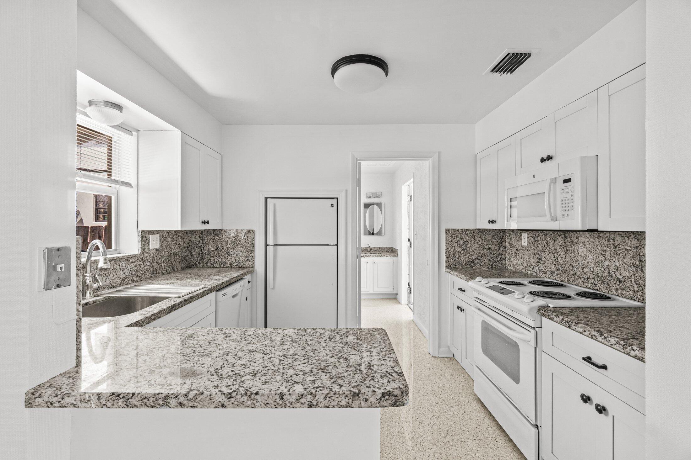 211 Sunrise #5, Lantana FL 33460