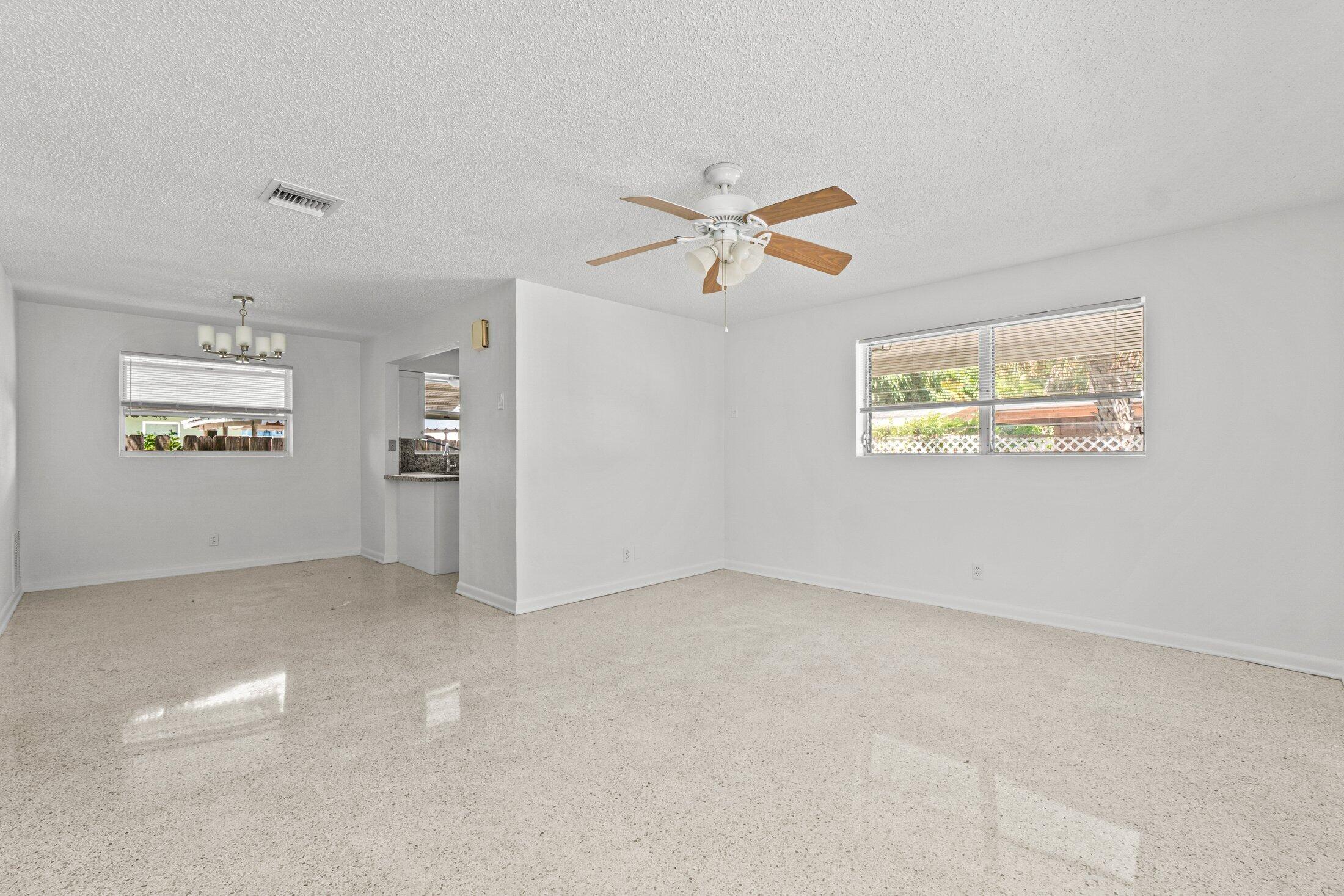 211 Sunrise #5, Lantana FL 33460