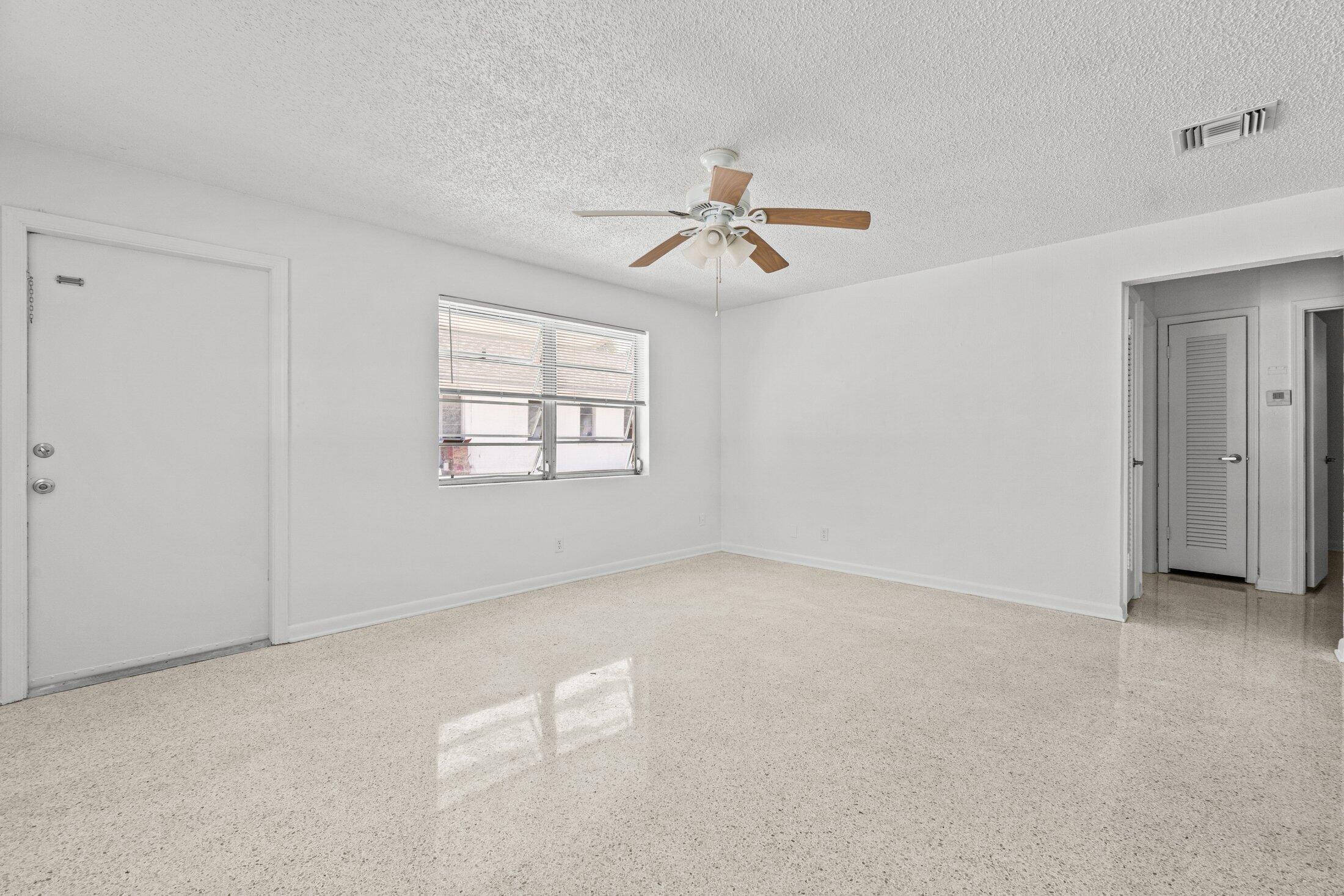 211 Sunrise #5, Lantana FL 33460