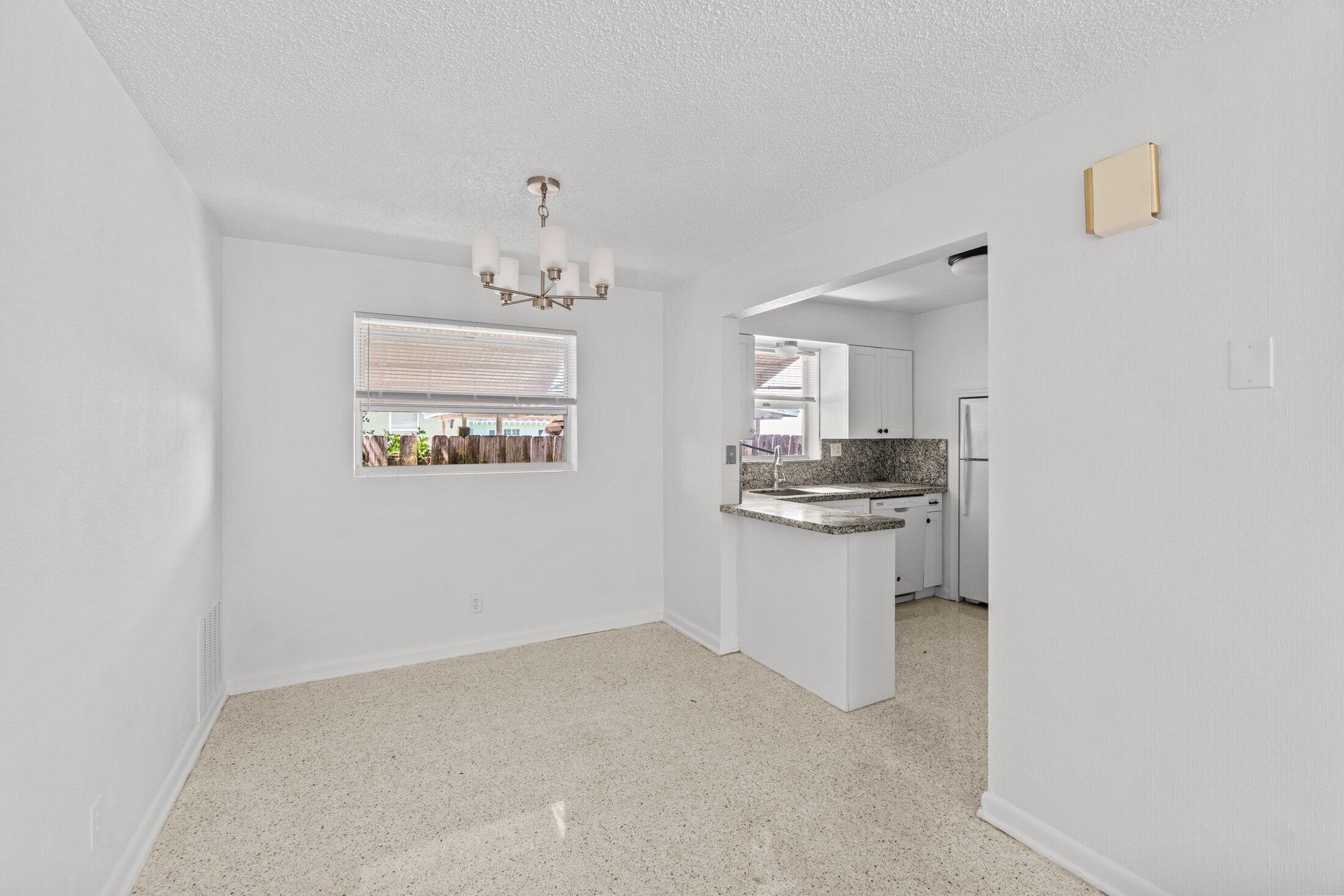 211 Sunrise #5, Lantana FL 33460