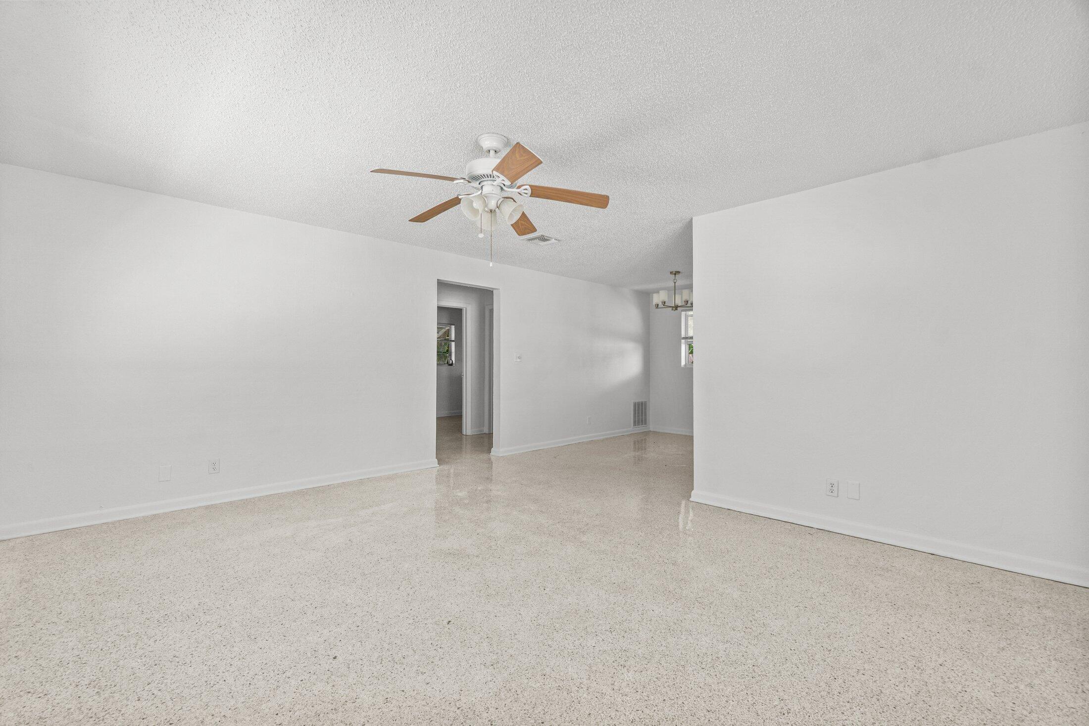 211 Sunrise #5, Lantana FL 33460