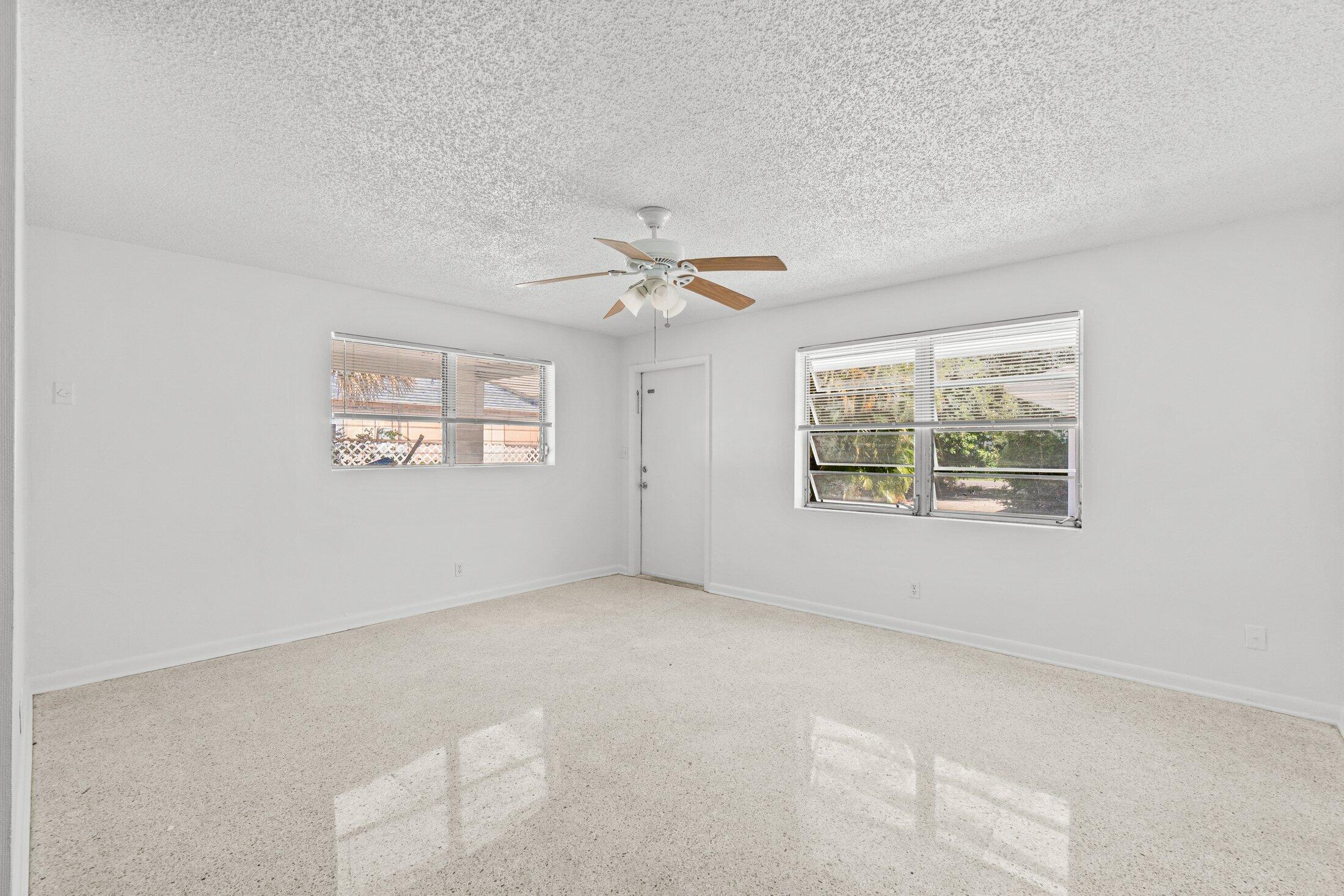 211 Sunrise #5, Lantana FL 33460