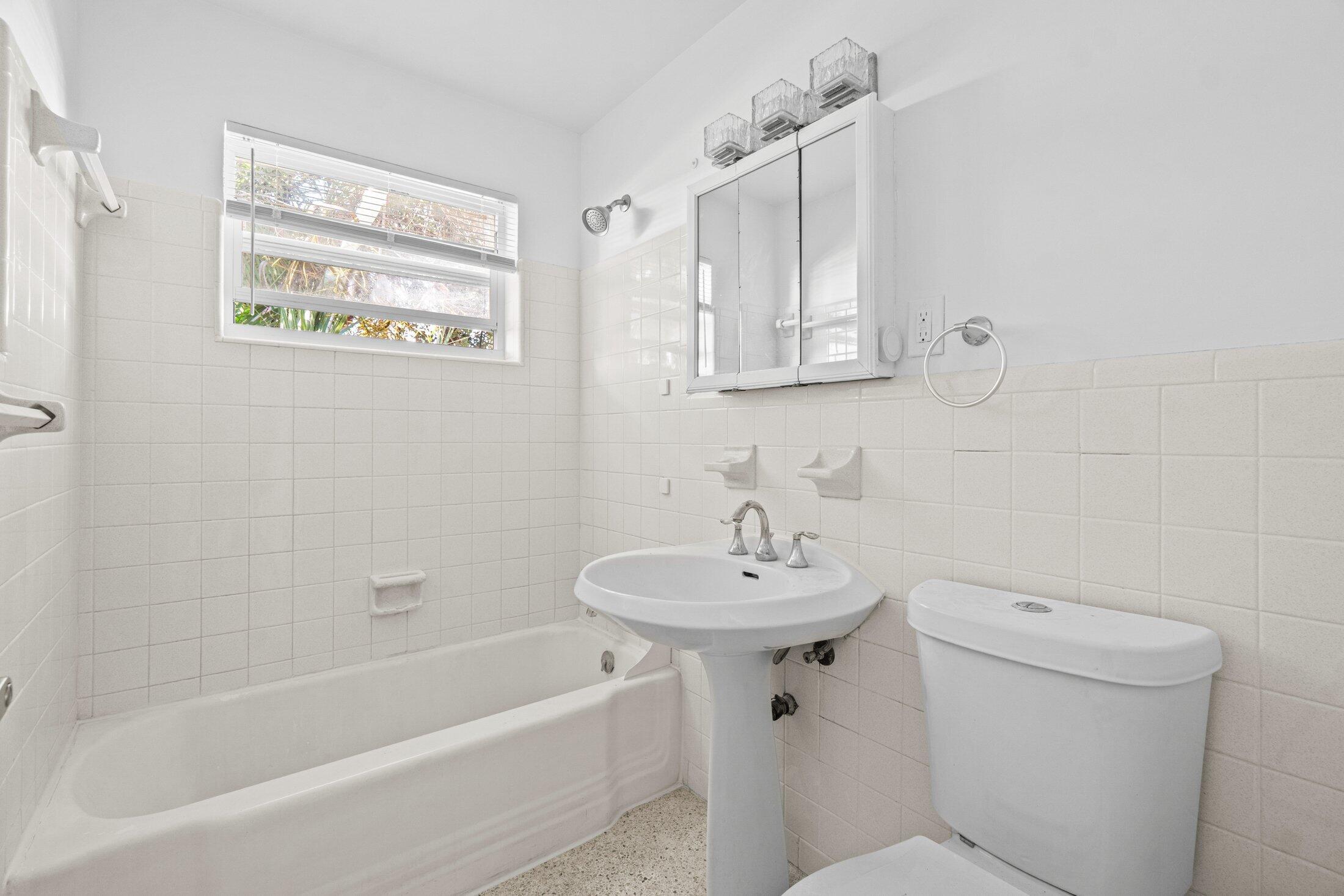 211 Sunrise #5, Lantana FL 33460