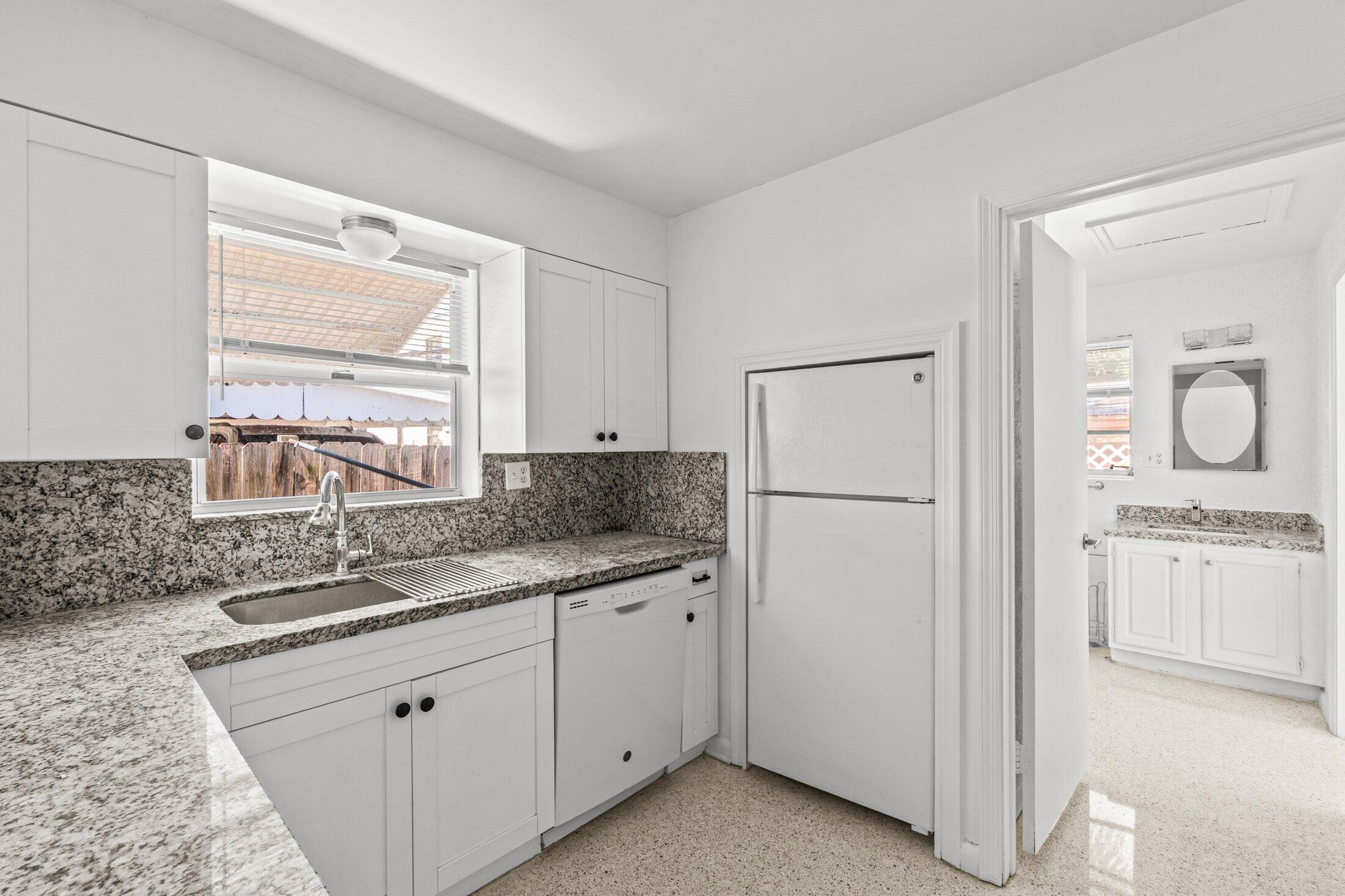 211 Sunrise #5, Lantana FL 33460
