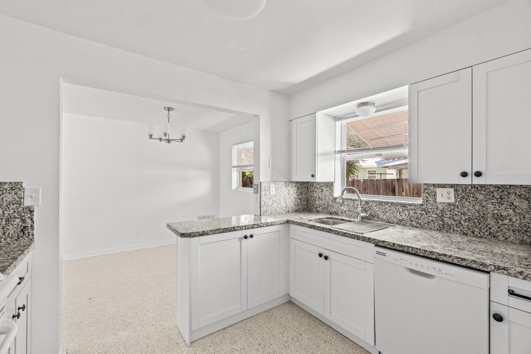 211 Sunrise #5, Lantana FL 33460