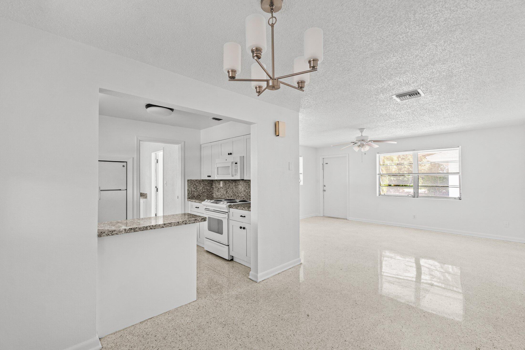 211 Sunrise #5, Lantana FL 33460