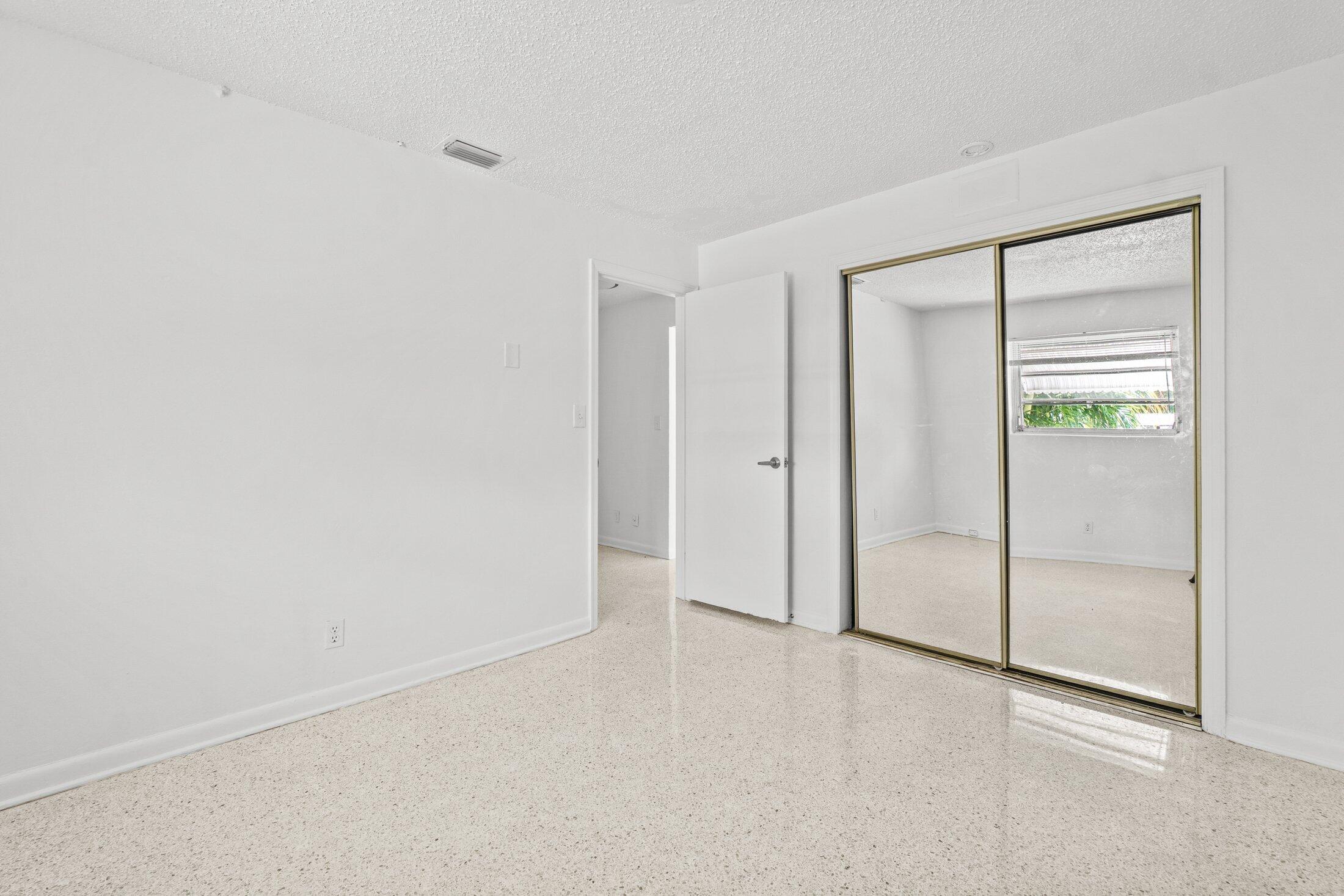 211 Sunrise #5, Lantana FL 33460