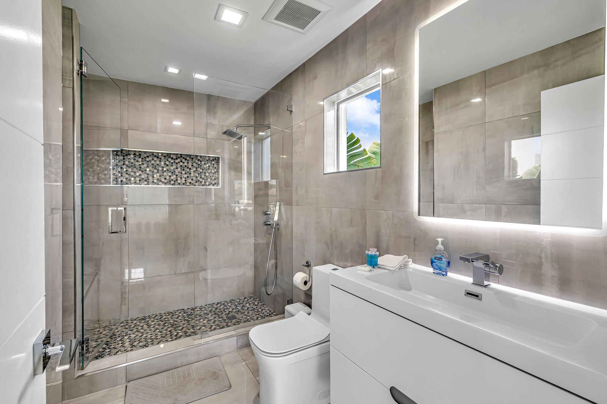 4921 NE 28TH, Lighthouse Point FL 33064