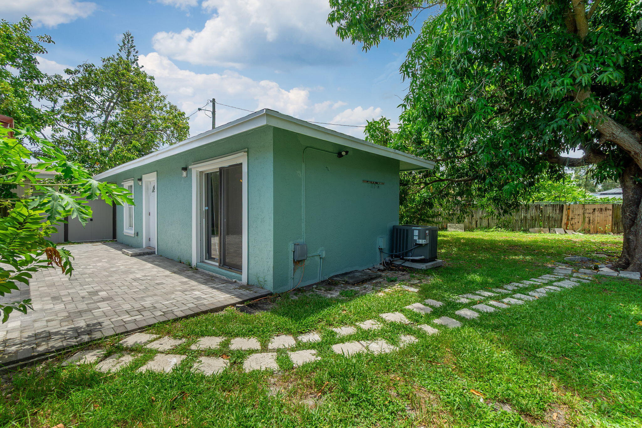 2831 N SEACREST, Boynton Beach FL 33435