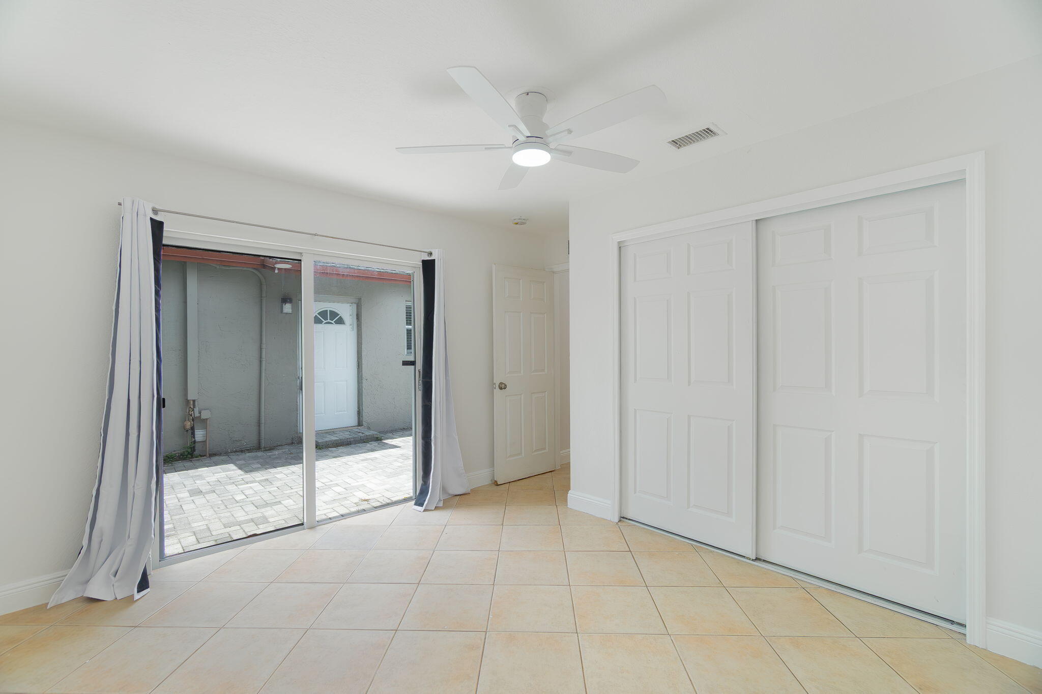 2831 N SEACREST, Boynton Beach FL 33435