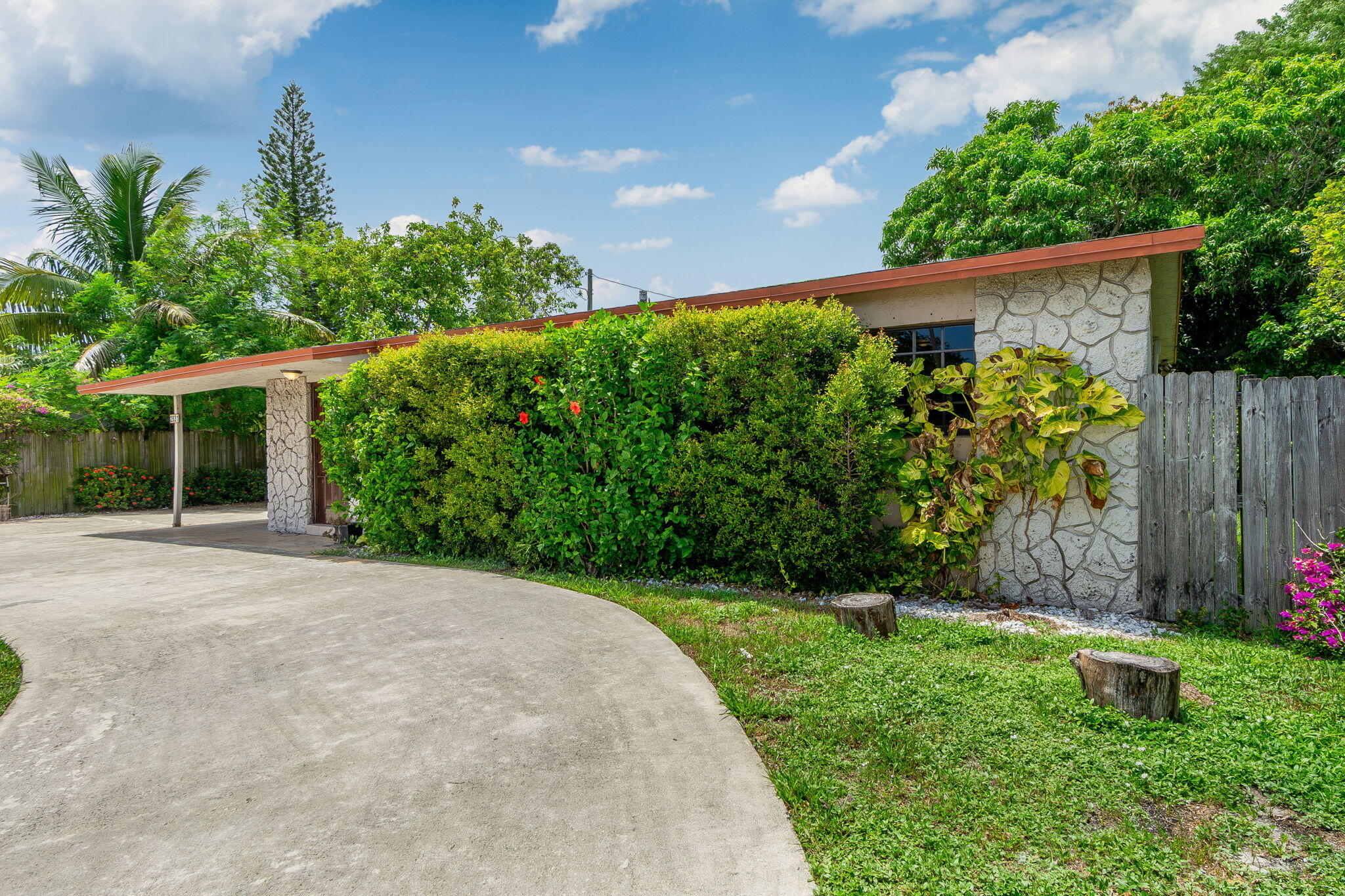 2831 N SEACREST, Boynton Beach FL 33435