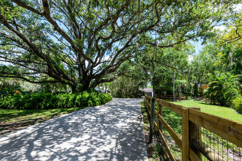 12856 Arrowwood, Palm Beach Gardens FL 33418