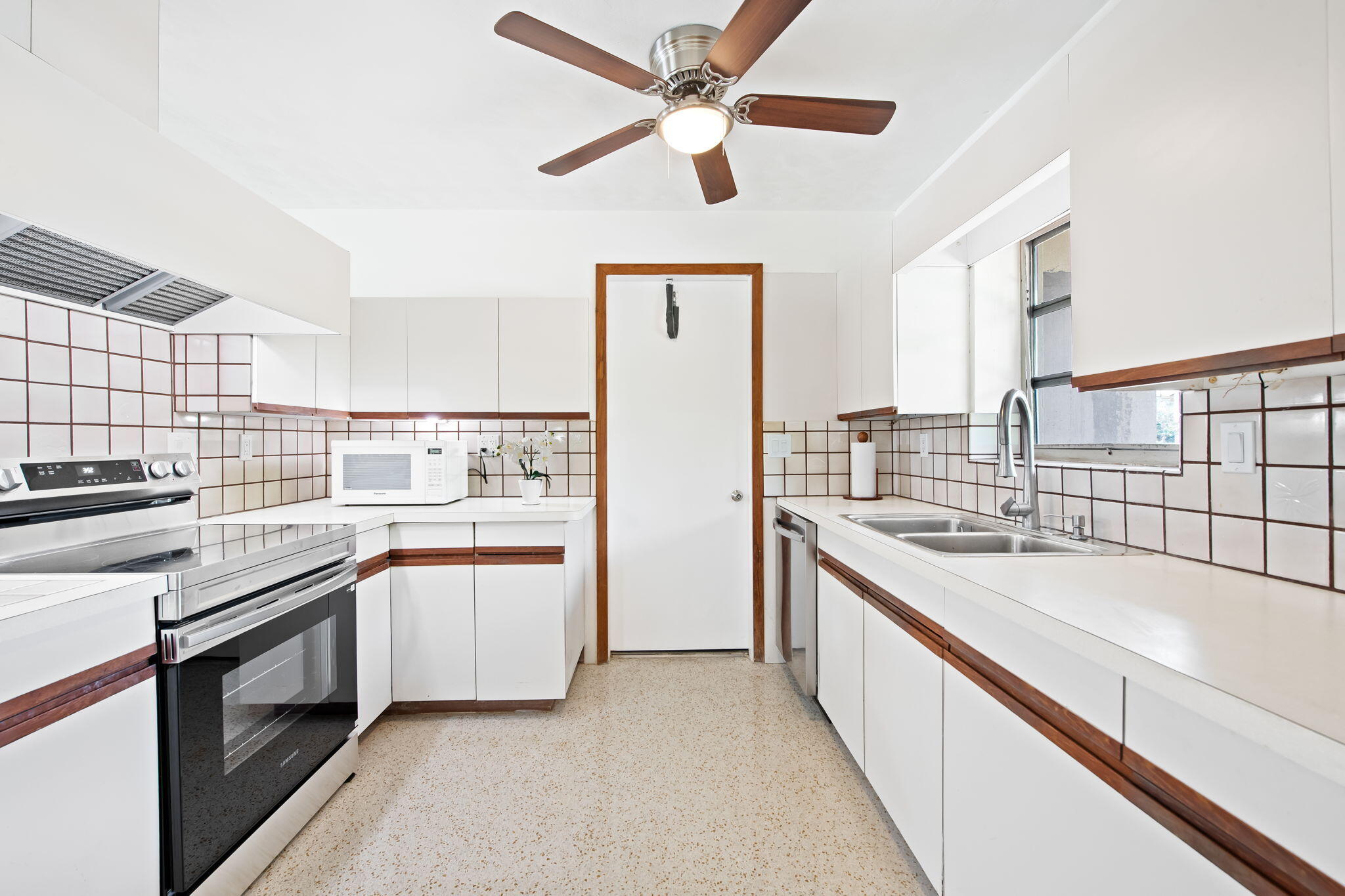 1718 SE 14th, Fort Lauderdale FL 33316