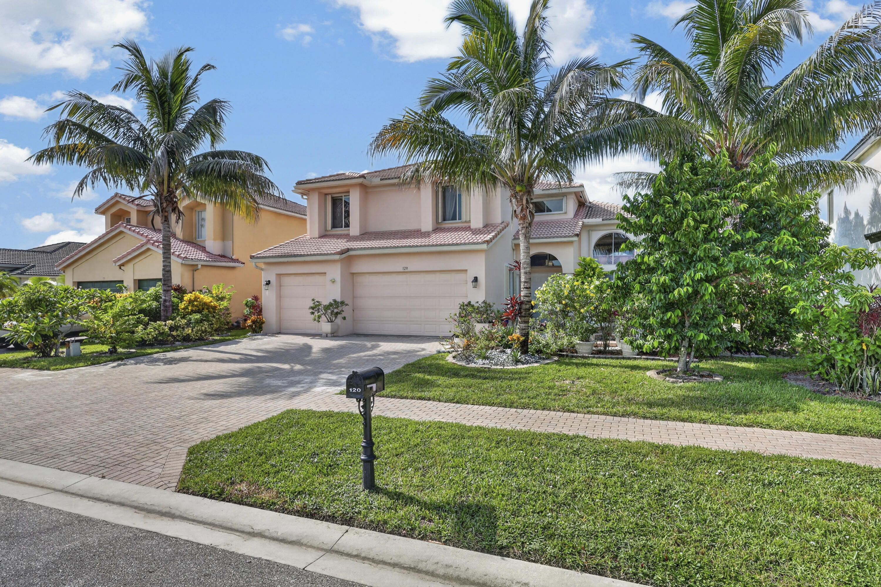 120 ISOLA, Royal Palm Beach FL 33411