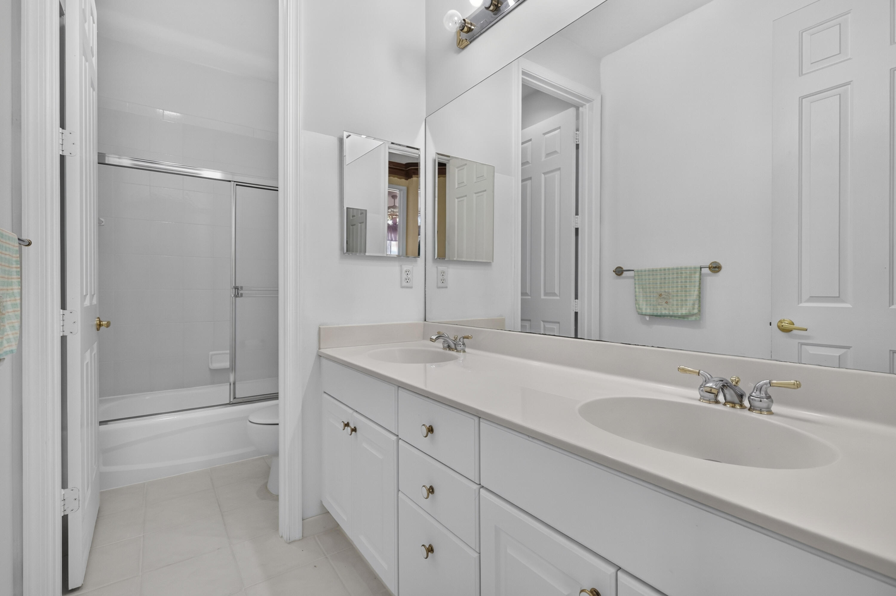 120 ISOLA, Royal Palm Beach FL 33411