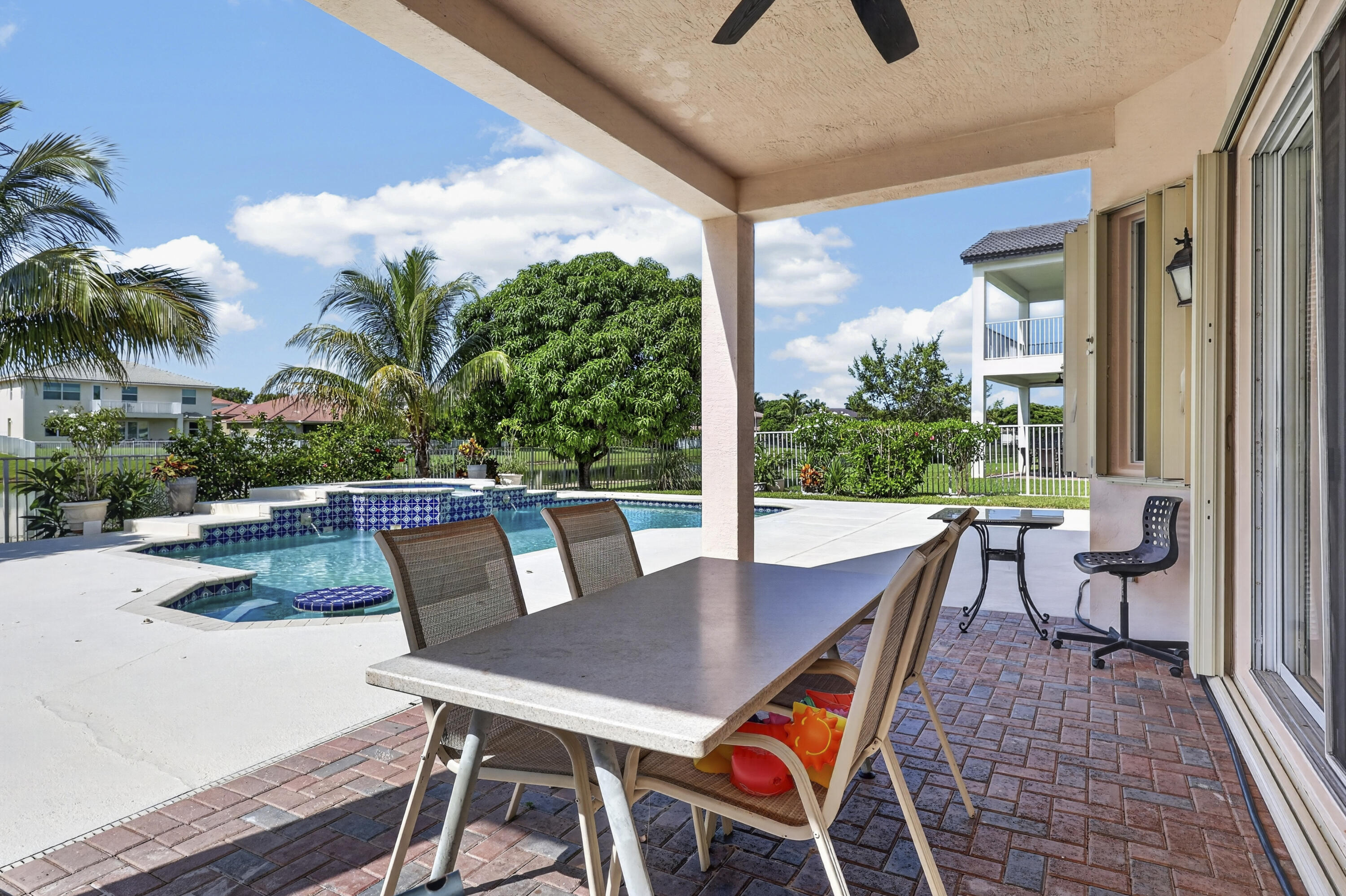 120 ISOLA, Royal Palm Beach FL 33411