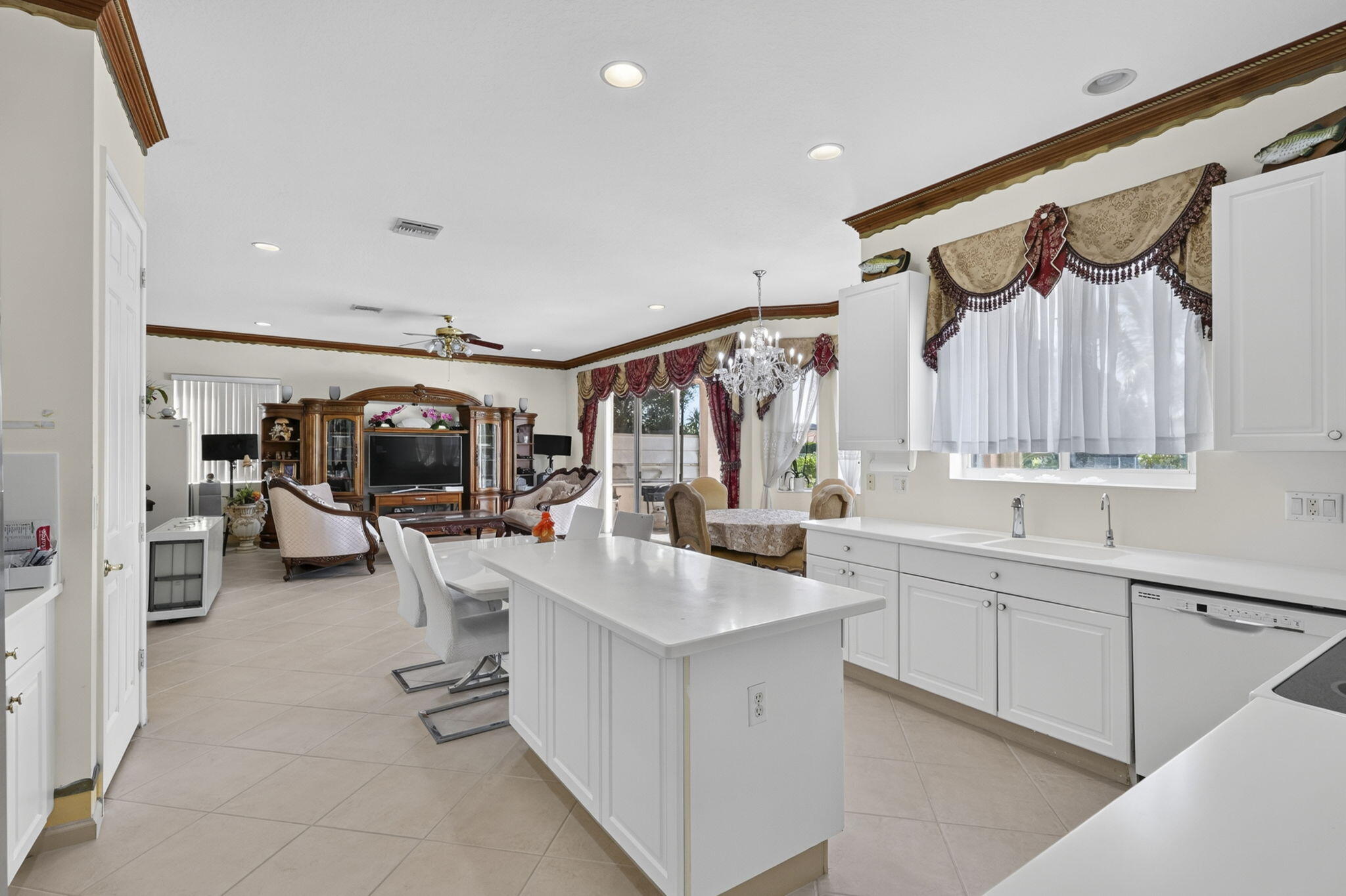 120 ISOLA, Royal Palm Beach FL 33411