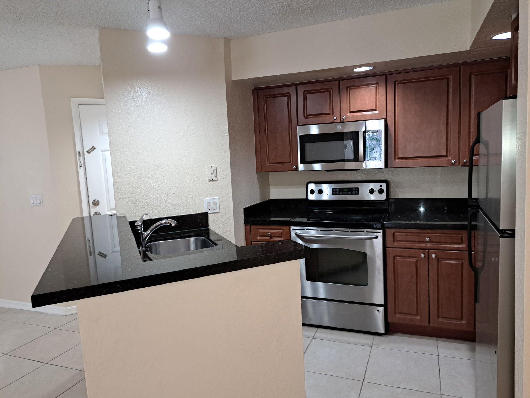 3470 PINEWALK #212, Margate FL 33063