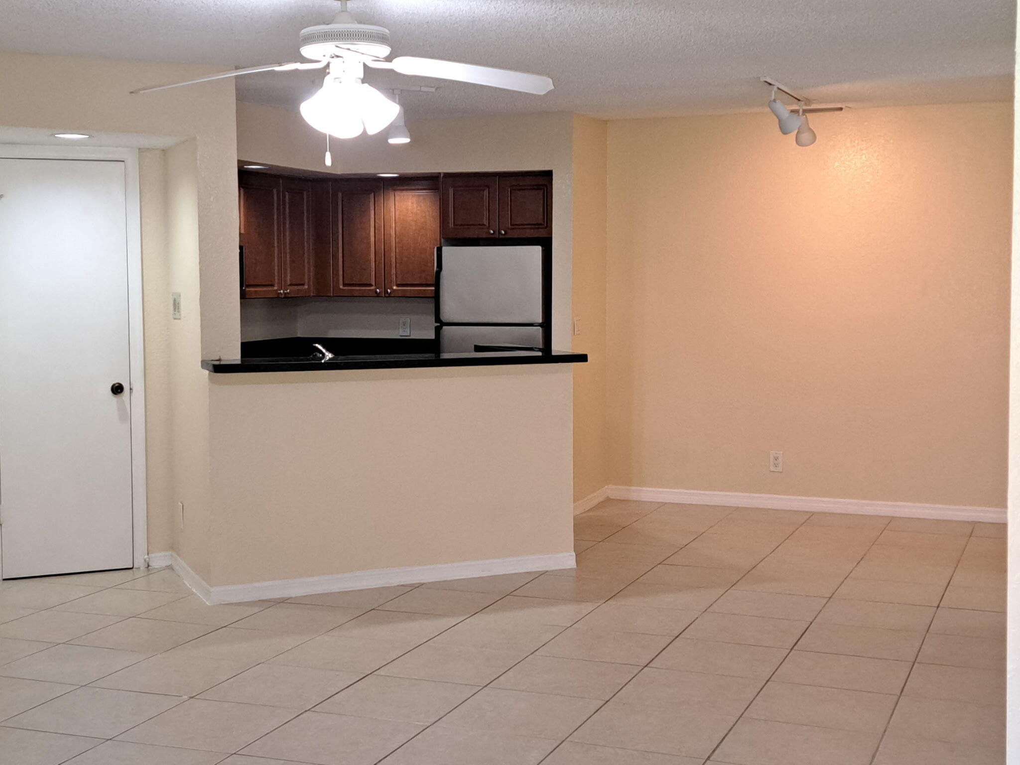 3470 PINEWALK #212, Margate FL 33063