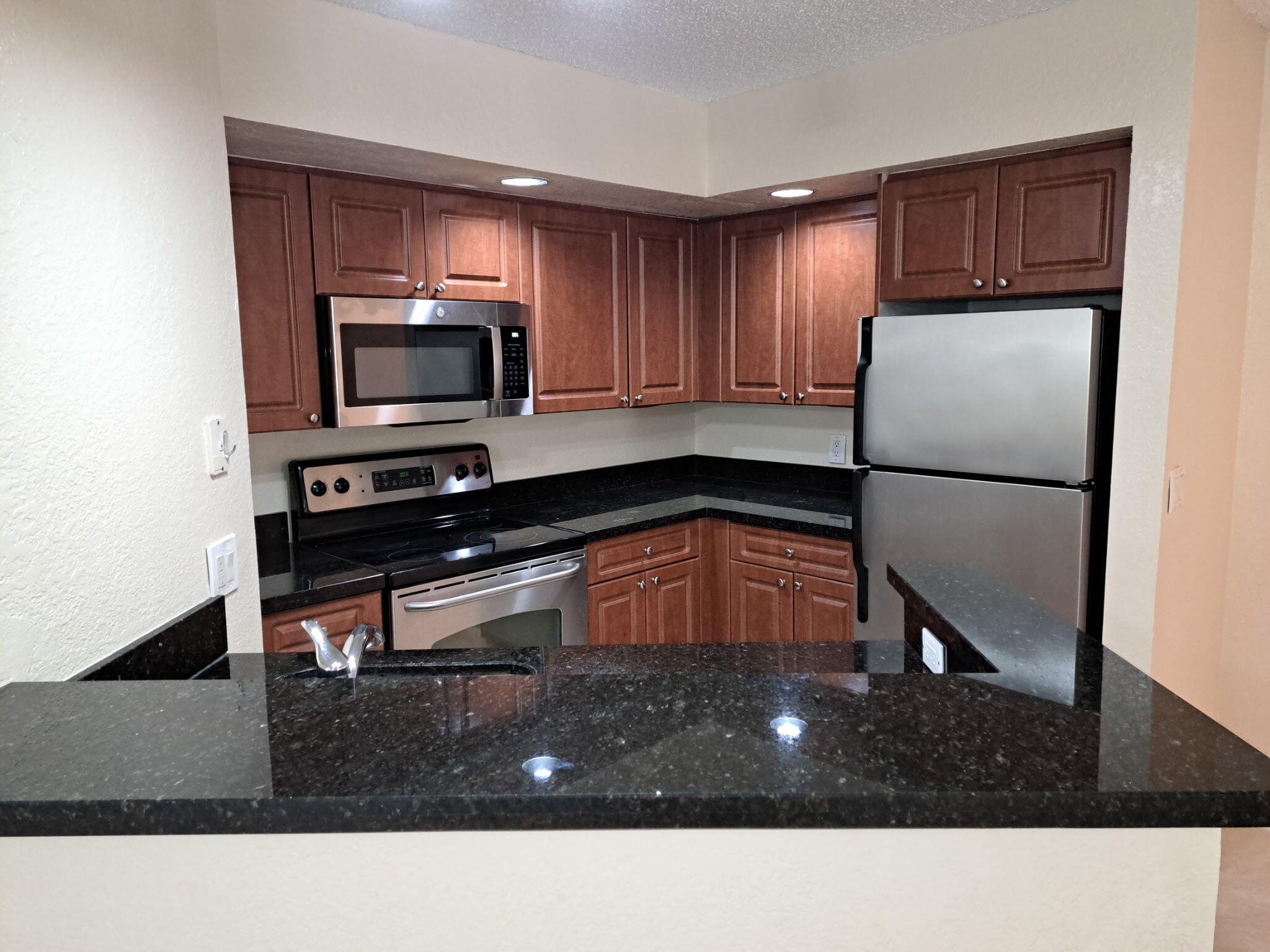 3470 PINEWALK #212, Margate FL 33063