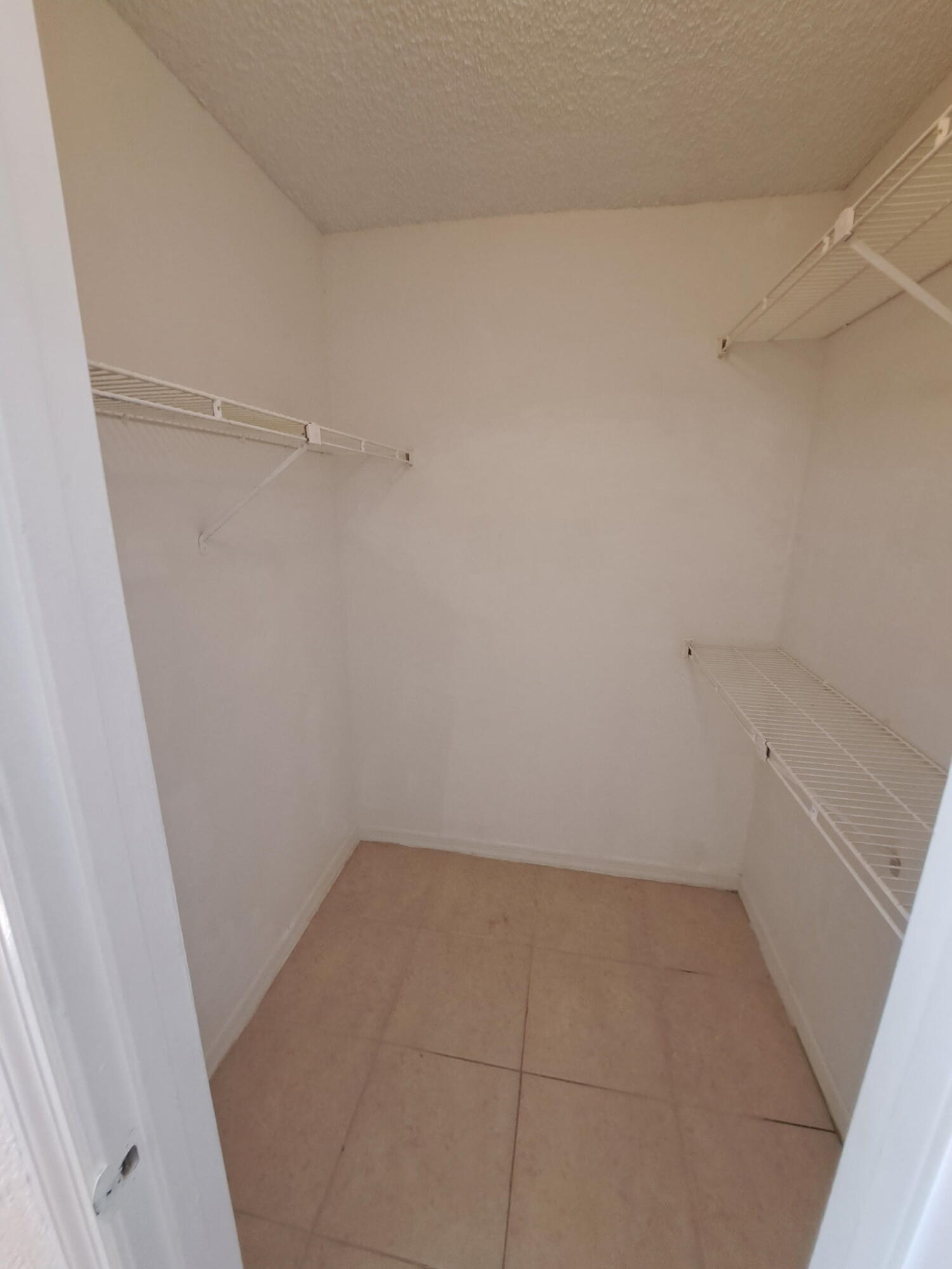 3470 PINEWALK #212, Margate FL 33063