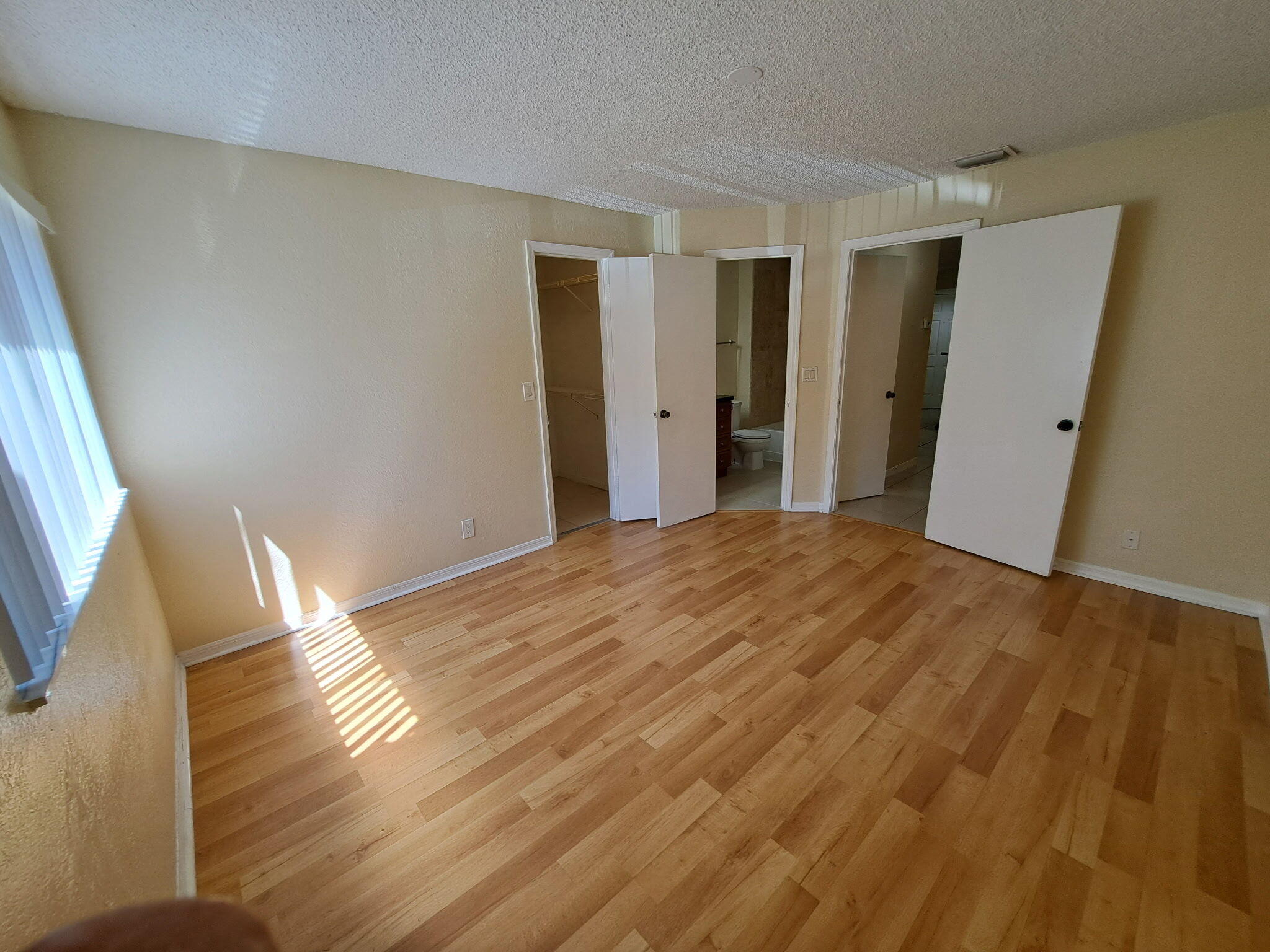 3470 PINEWALK #212, Margate FL 33063