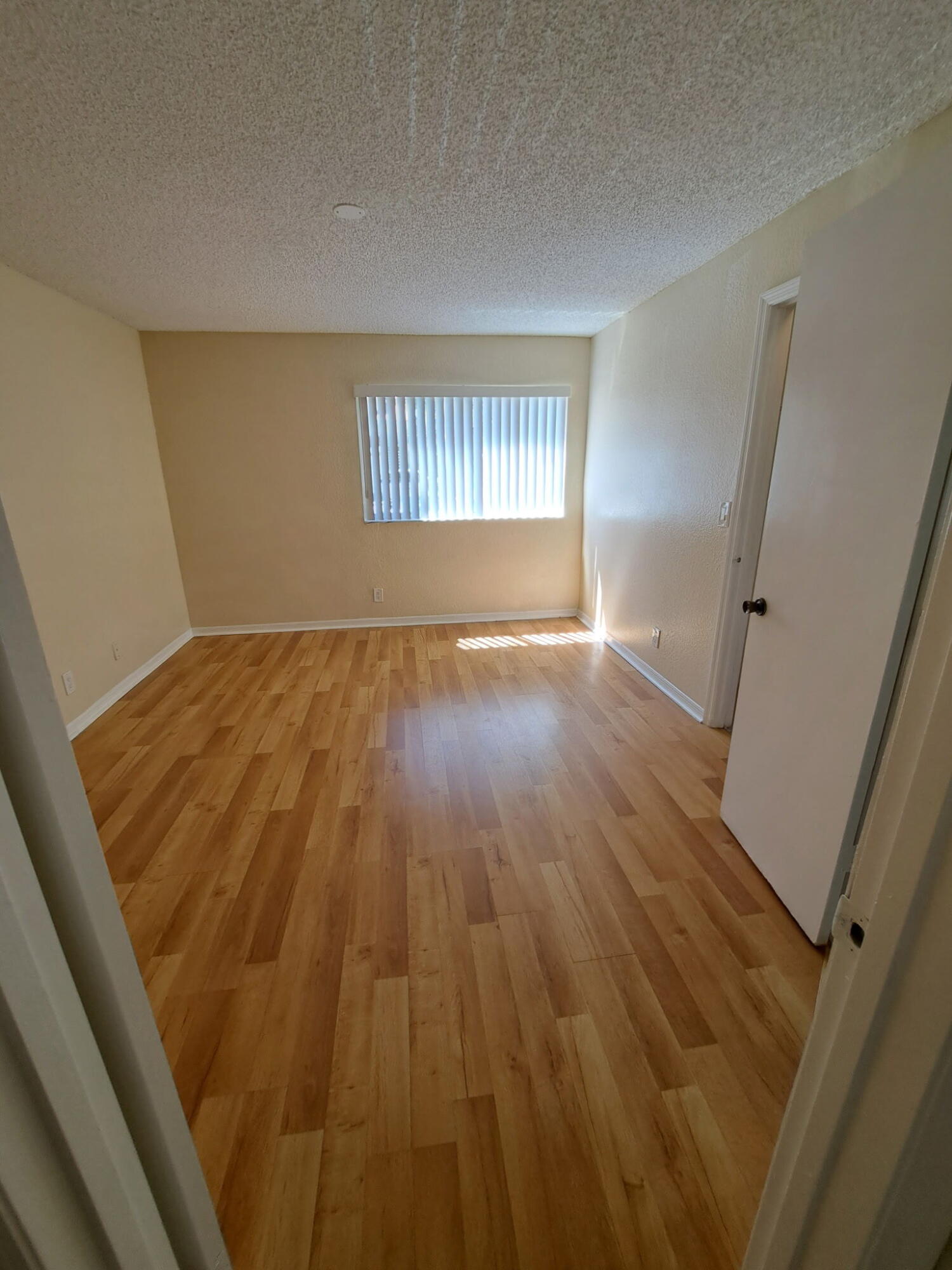 3470 PINEWALK #212, Margate FL 33063