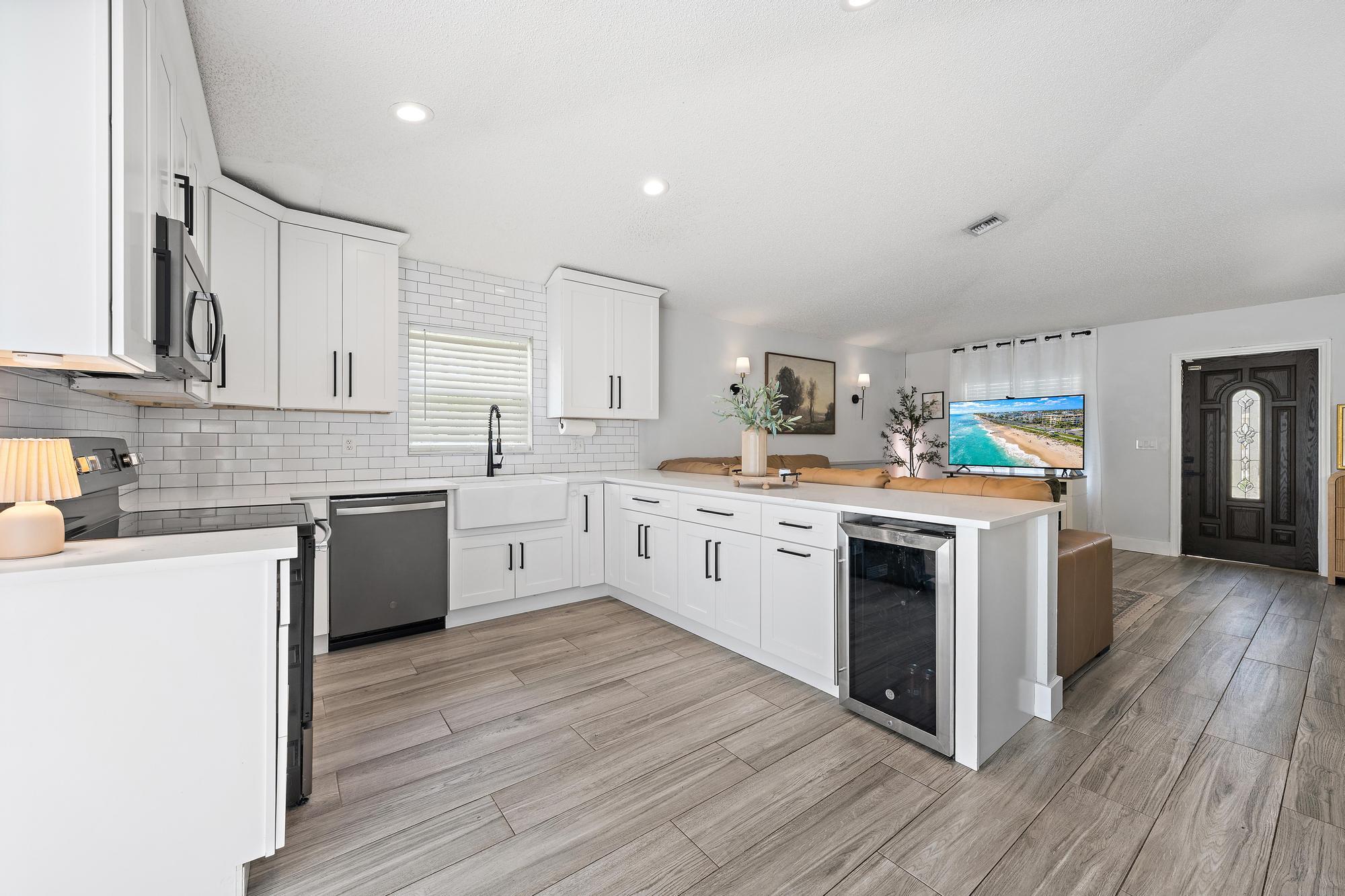 5483 Club, Haverhill FL 33415