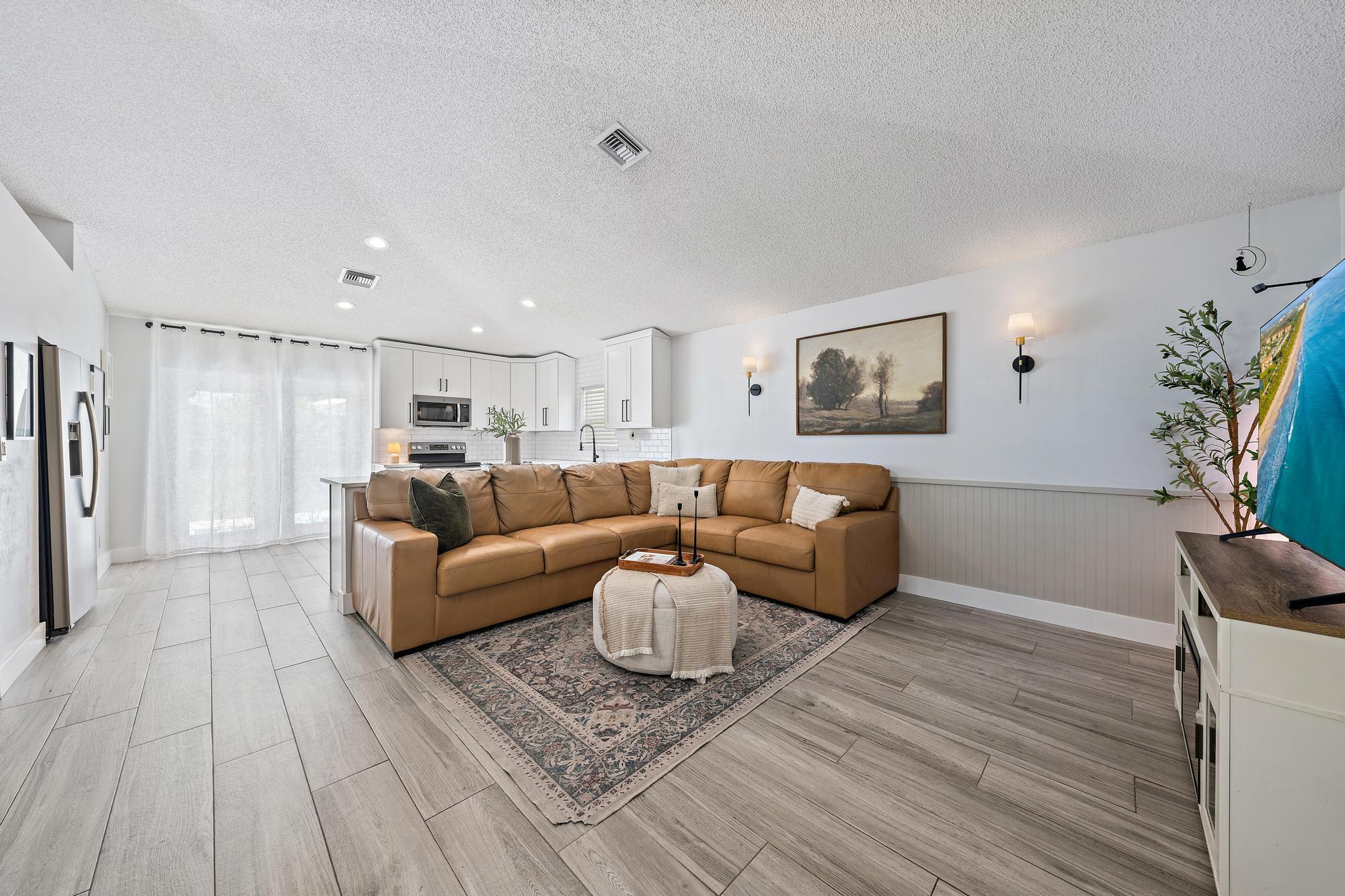 5483 Club, Haverhill FL 33415