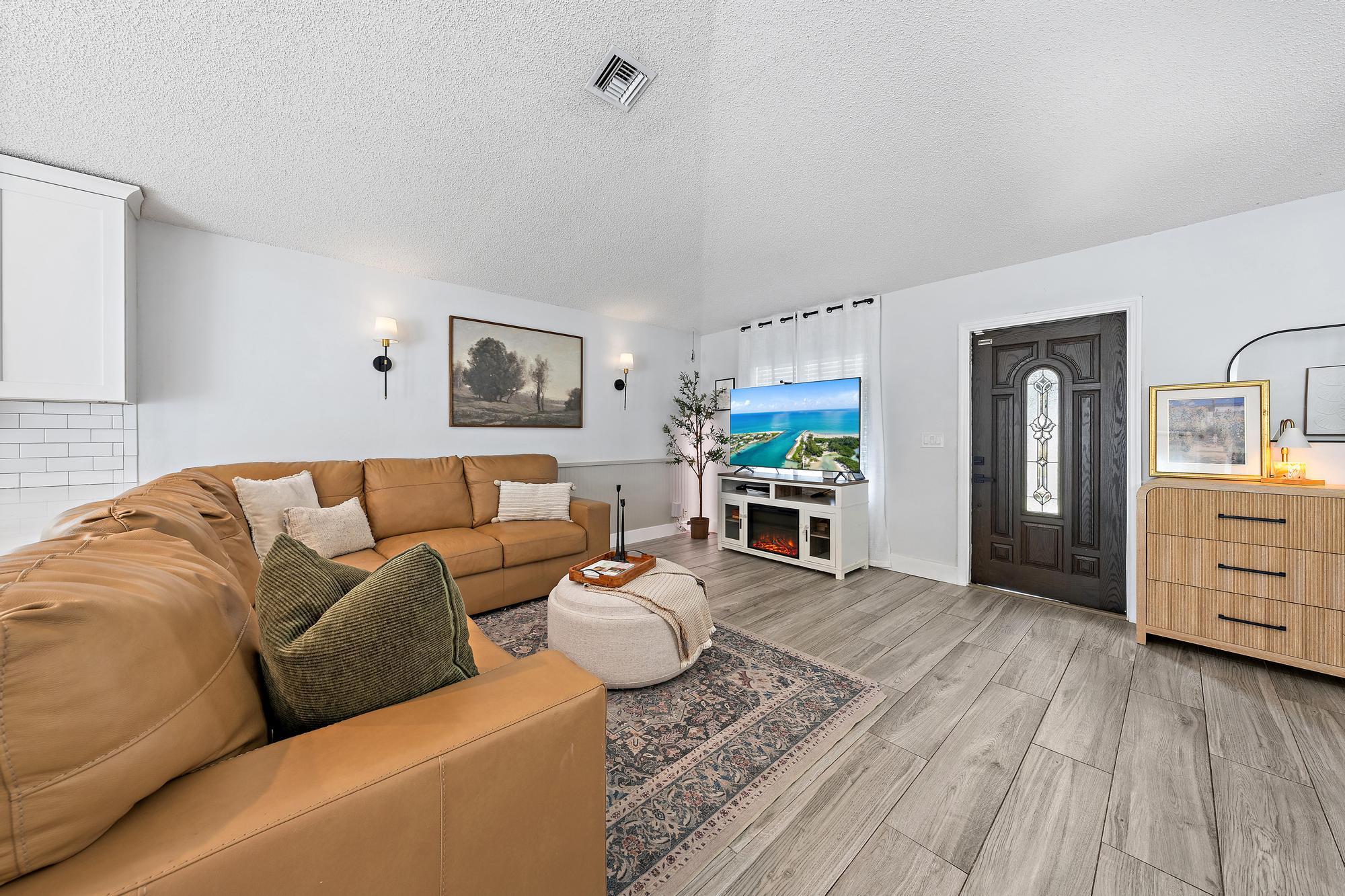 5483 Club, Haverhill FL 33415